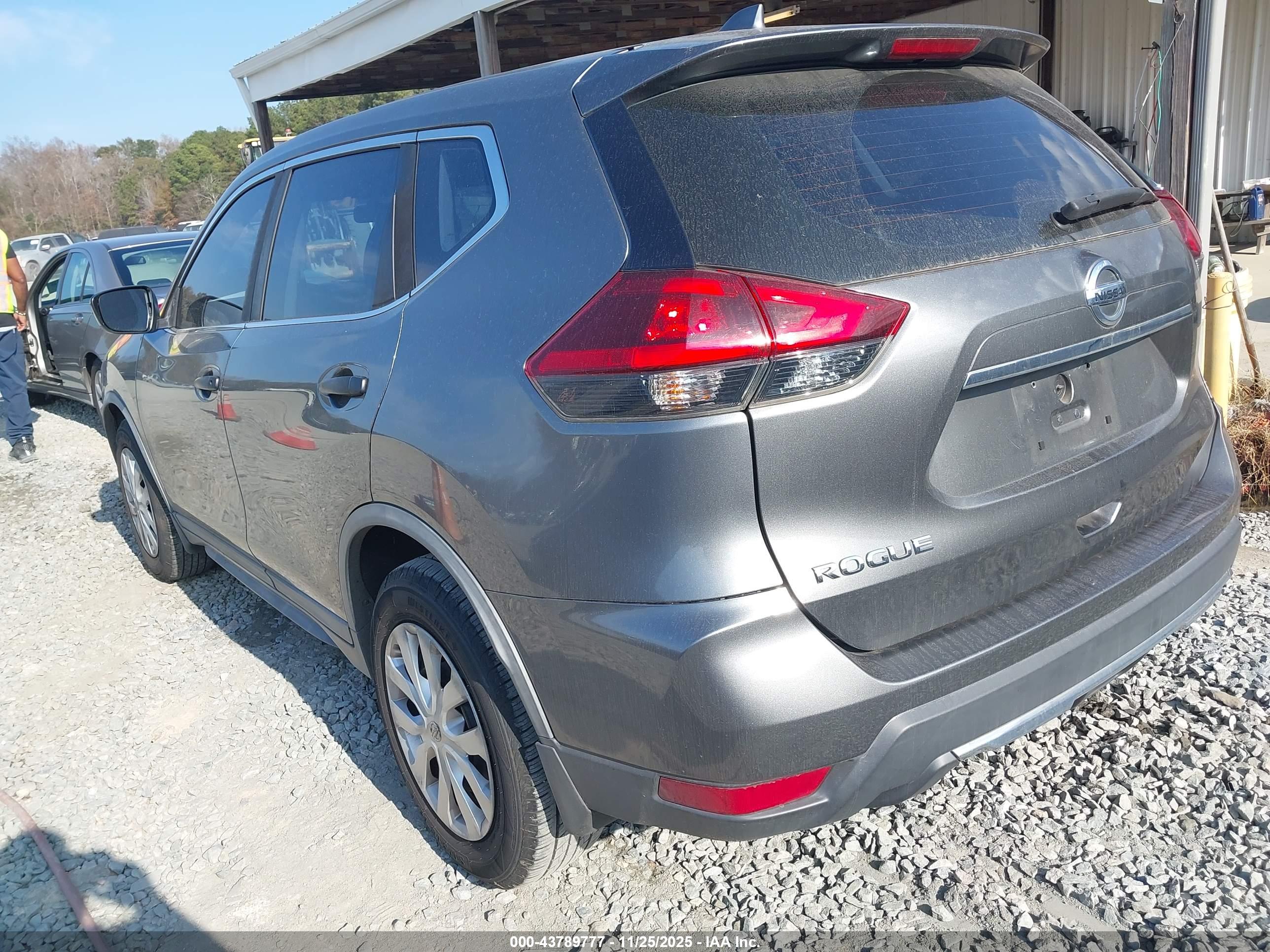 NISSAN ROGUE image 3
