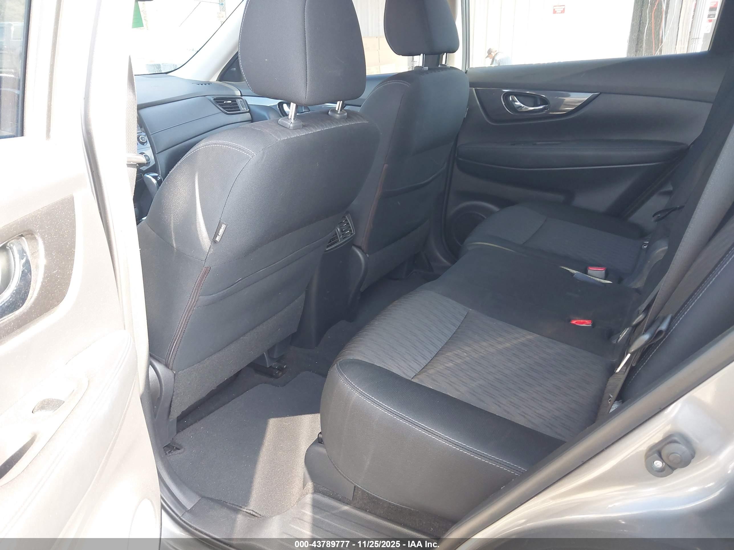 NISSAN ROGUE image 8