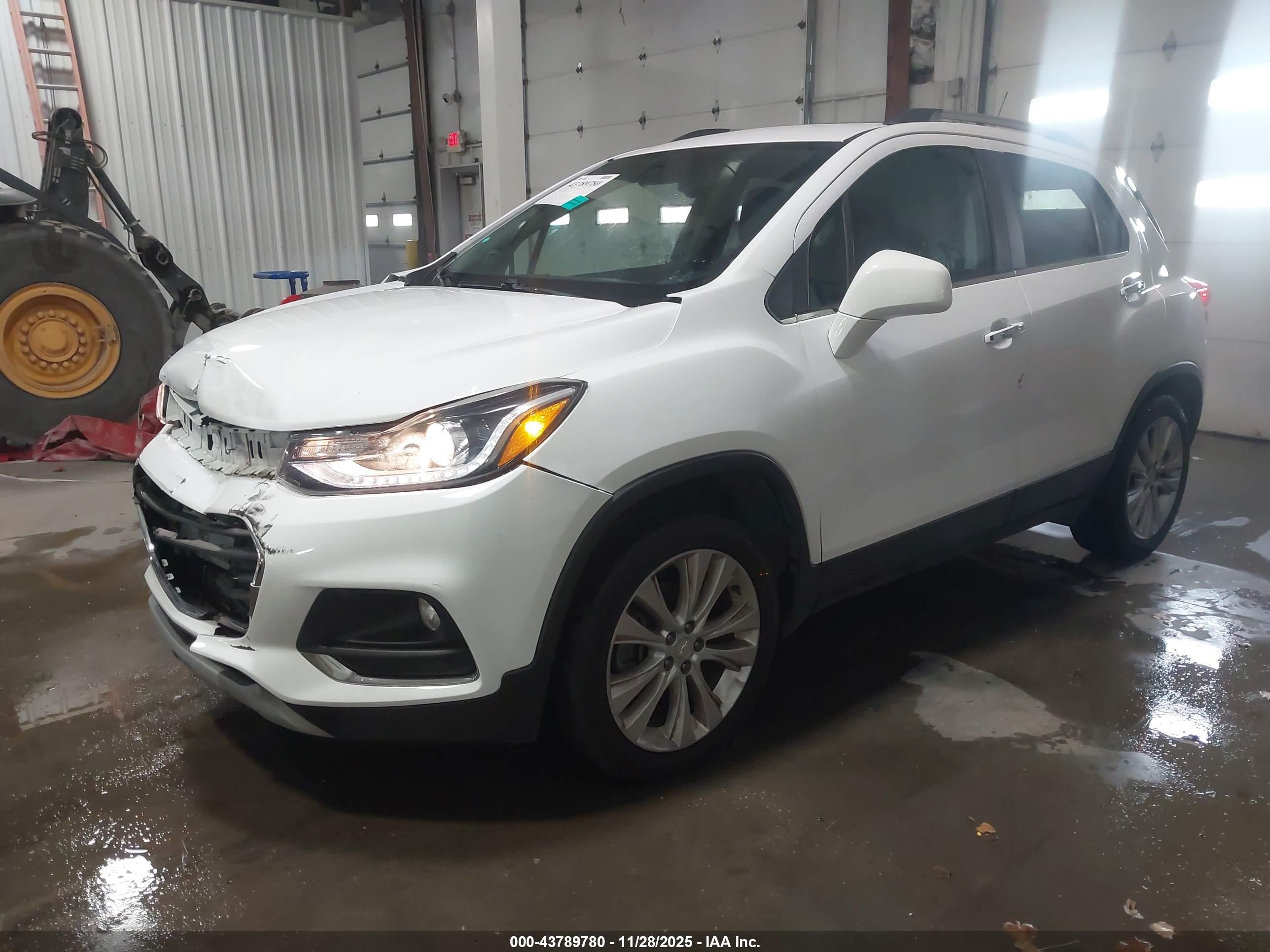 CHEVROLET TRAX image 2