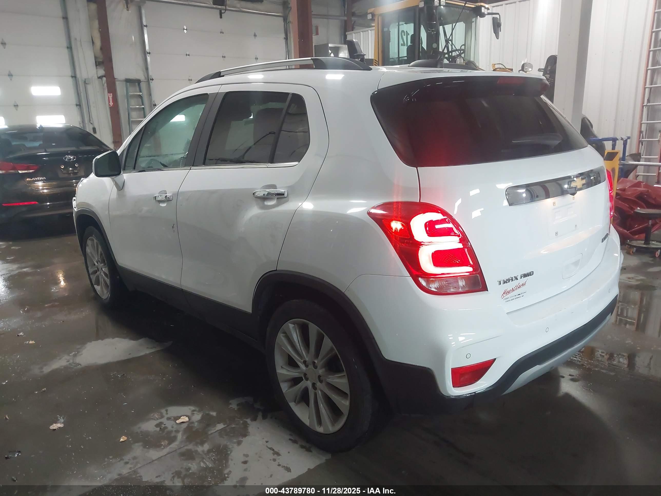 CHEVROLET TRAX image 3