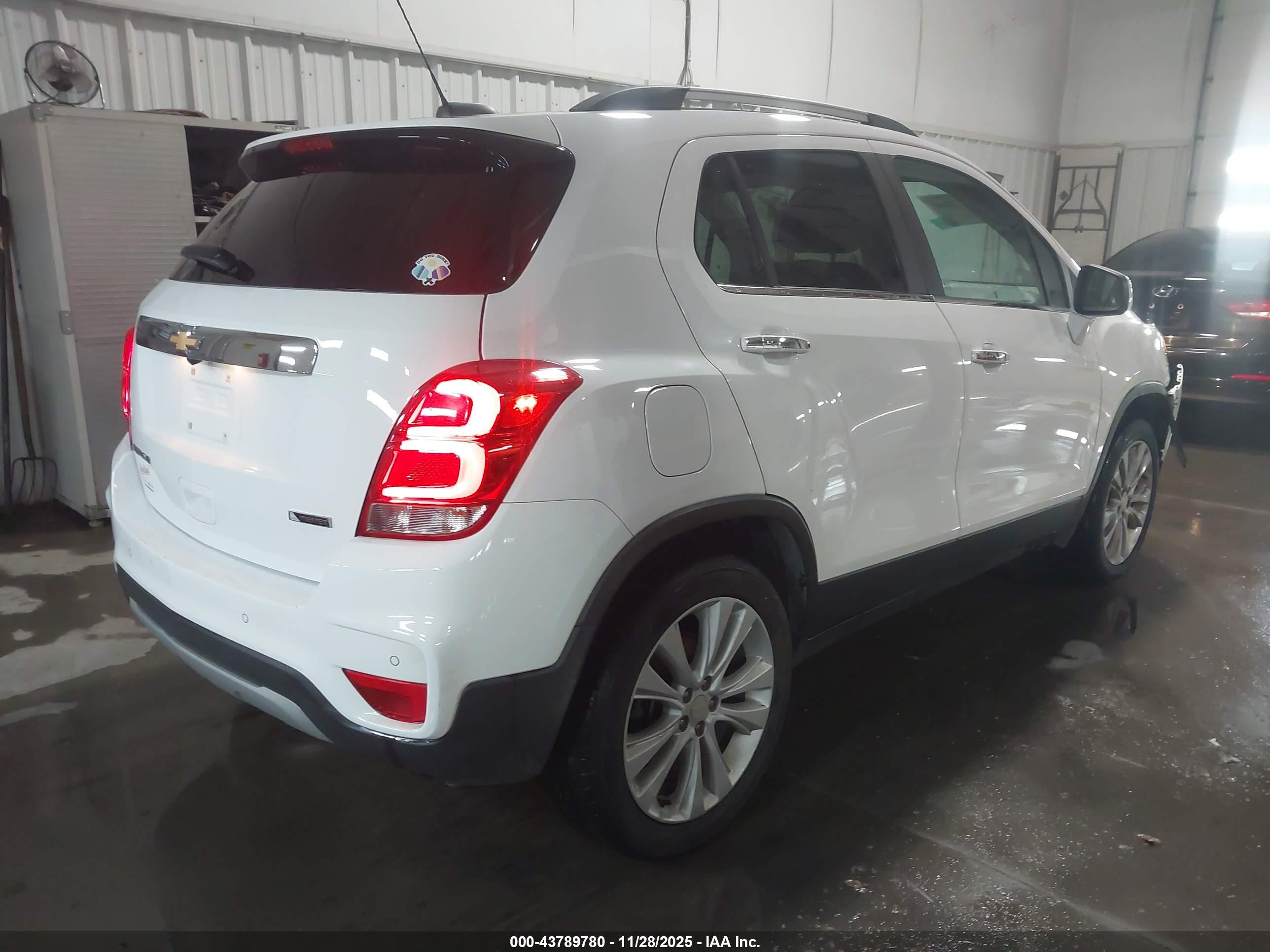 CHEVROLET TRAX image 4