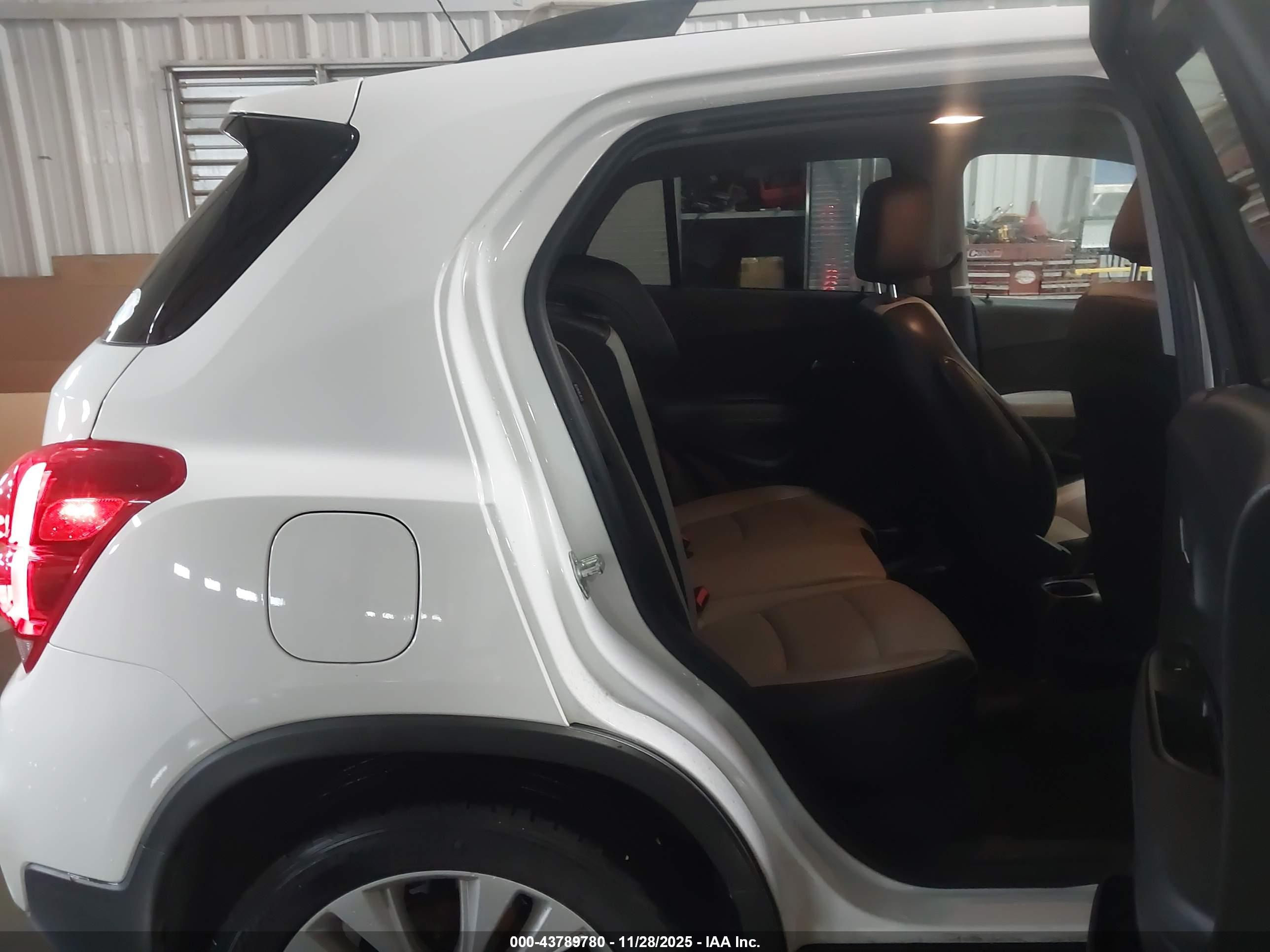 CHEVROLET TRAX image 8