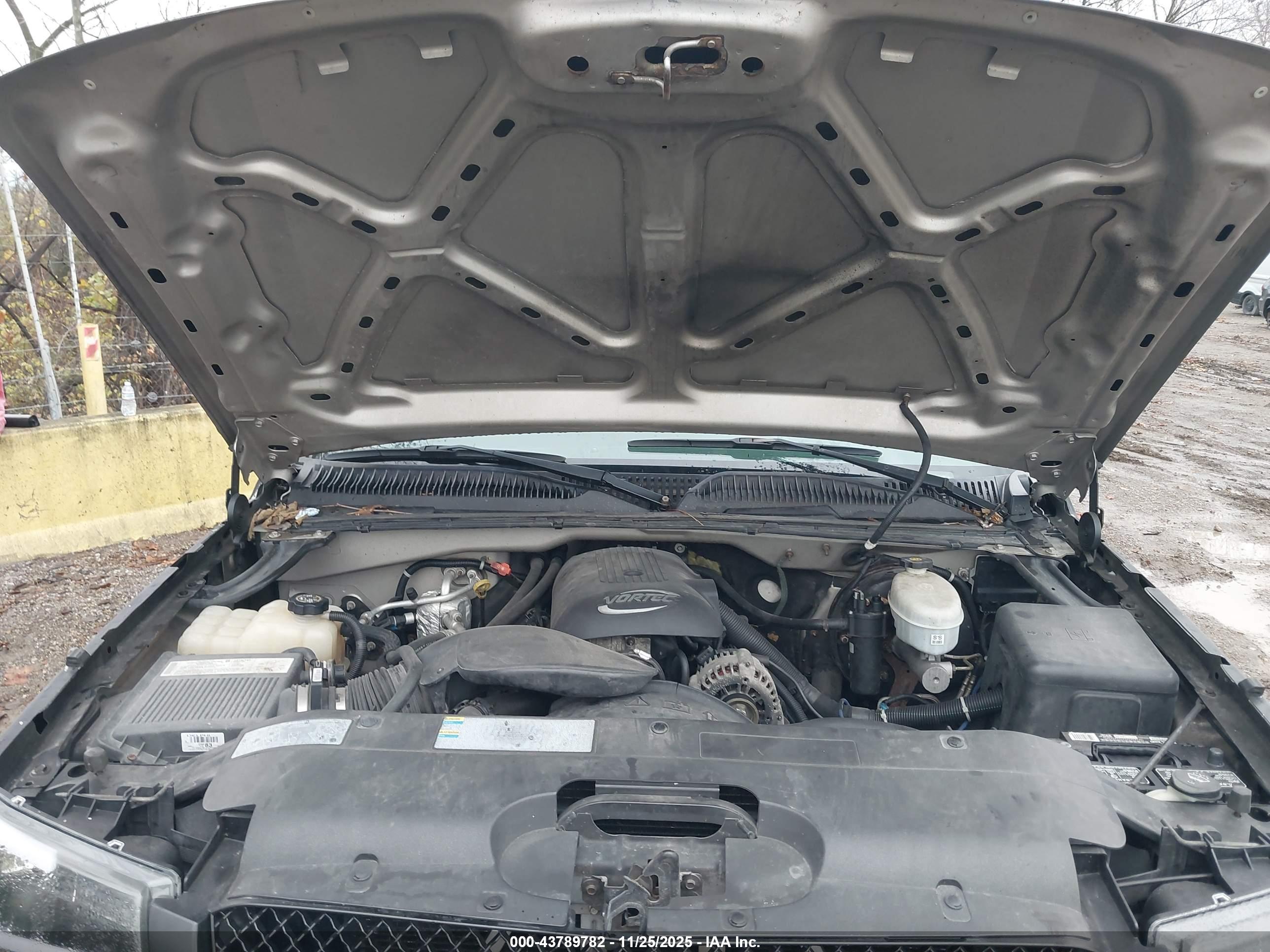 CHEVROLET SILVERADO image 10