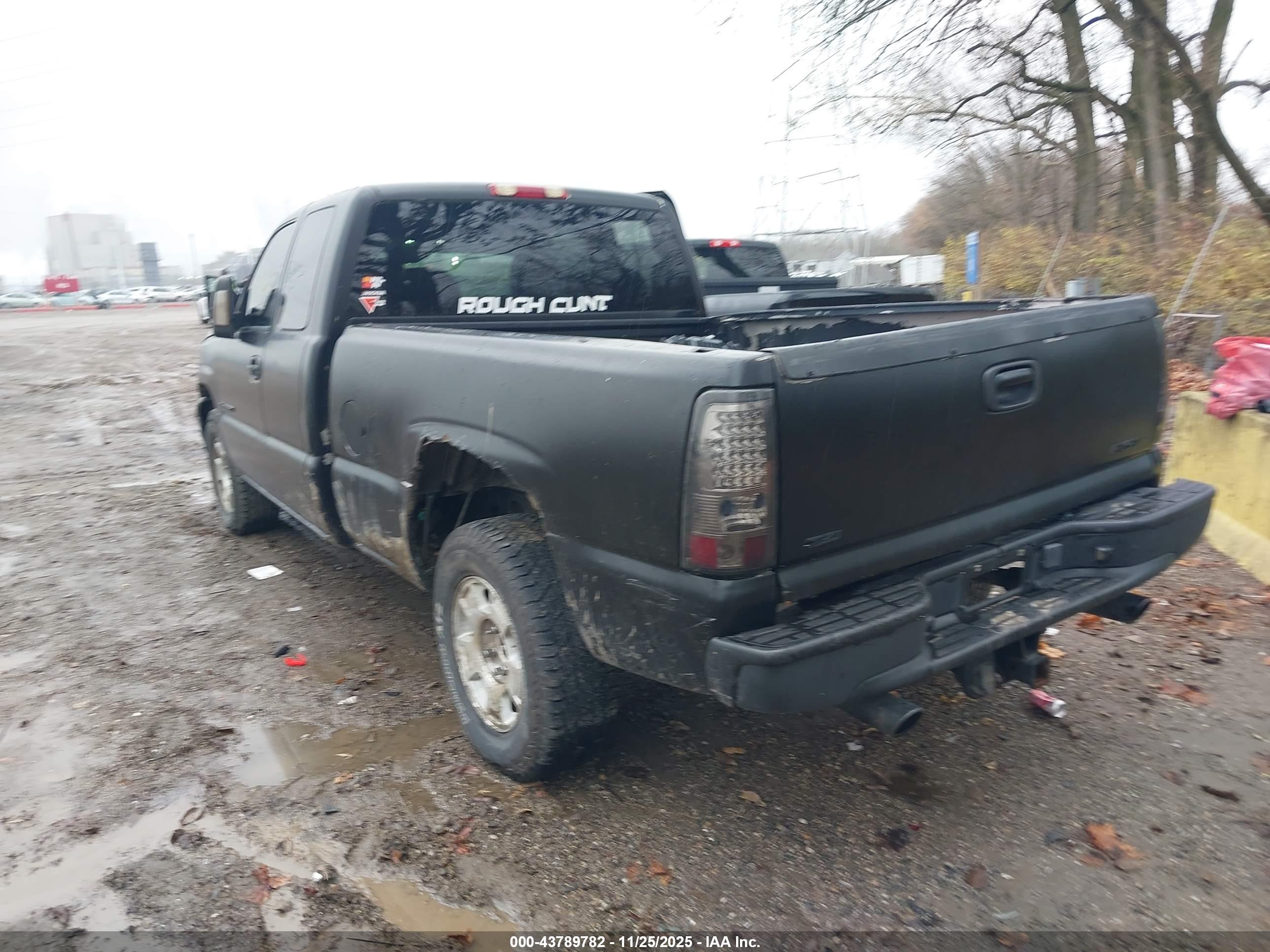 CHEVROLET SILVERADO image 3