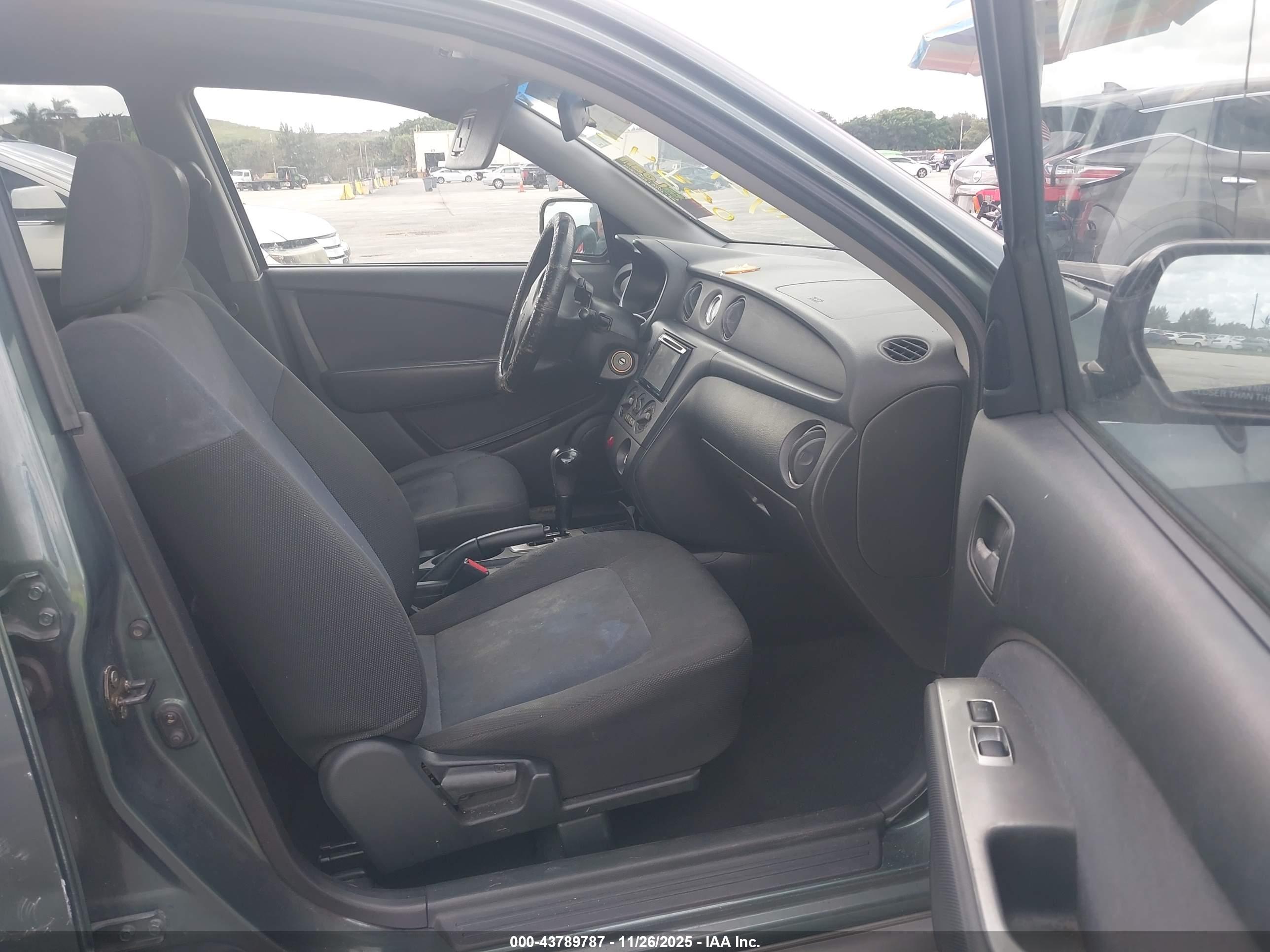 MITSUBISHI OUTLANDER image 5