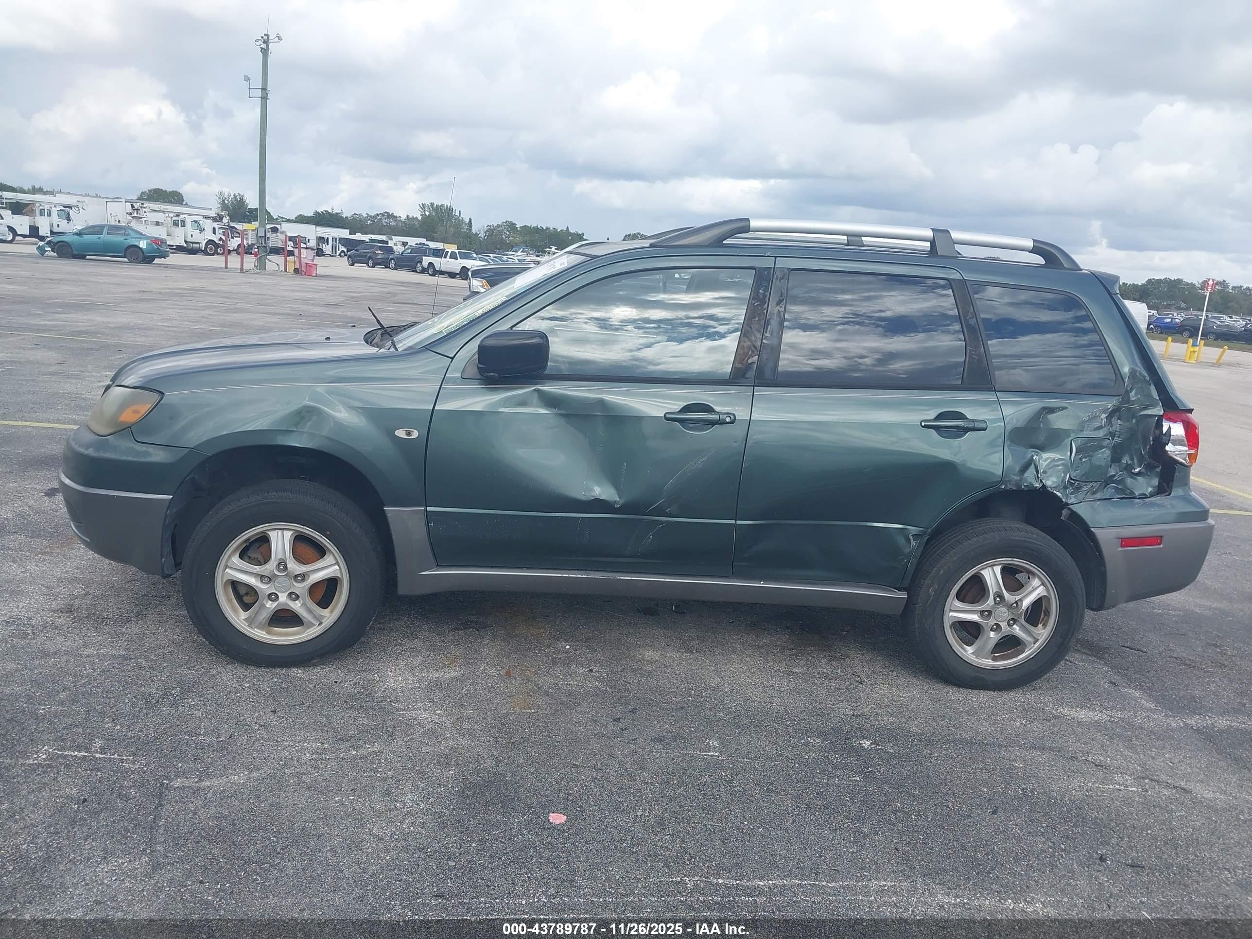 MITSUBISHI OUTLANDER image 6