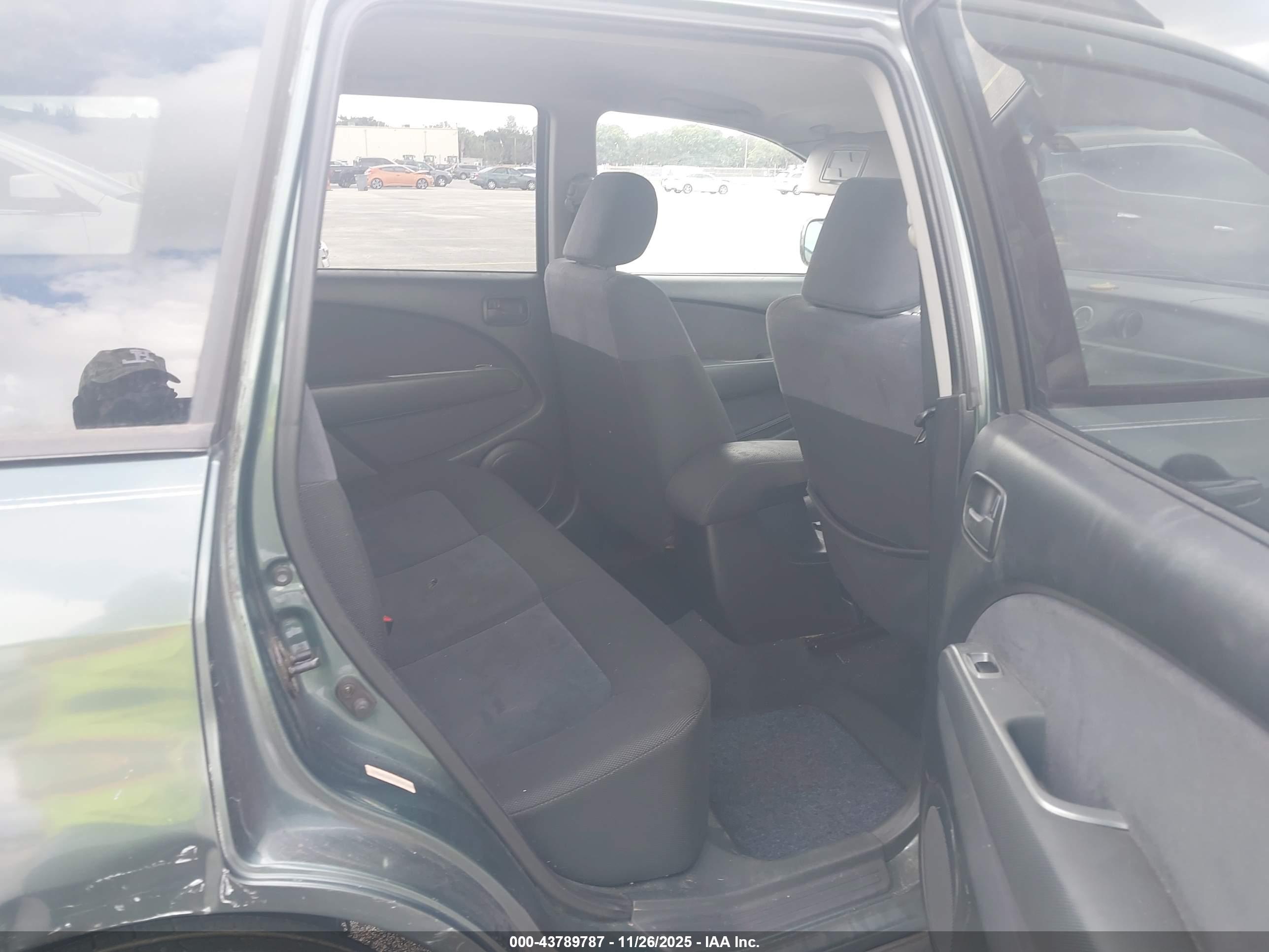 MITSUBISHI OUTLANDER image 8