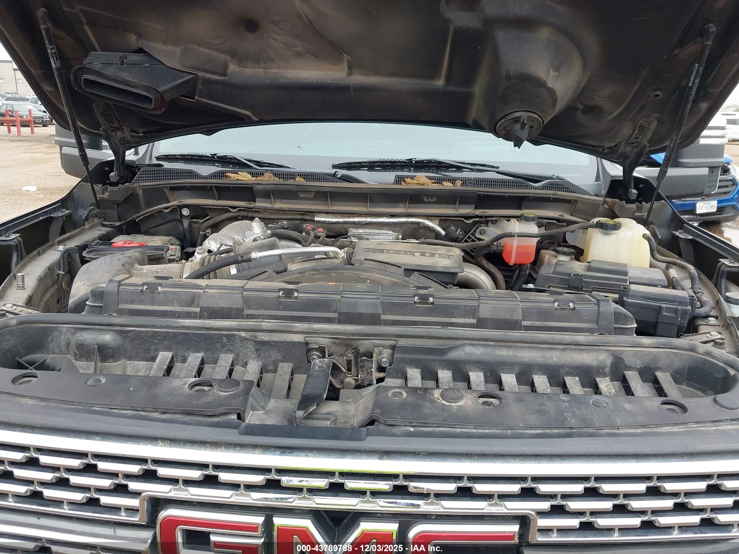 GMC SIERRA image 10