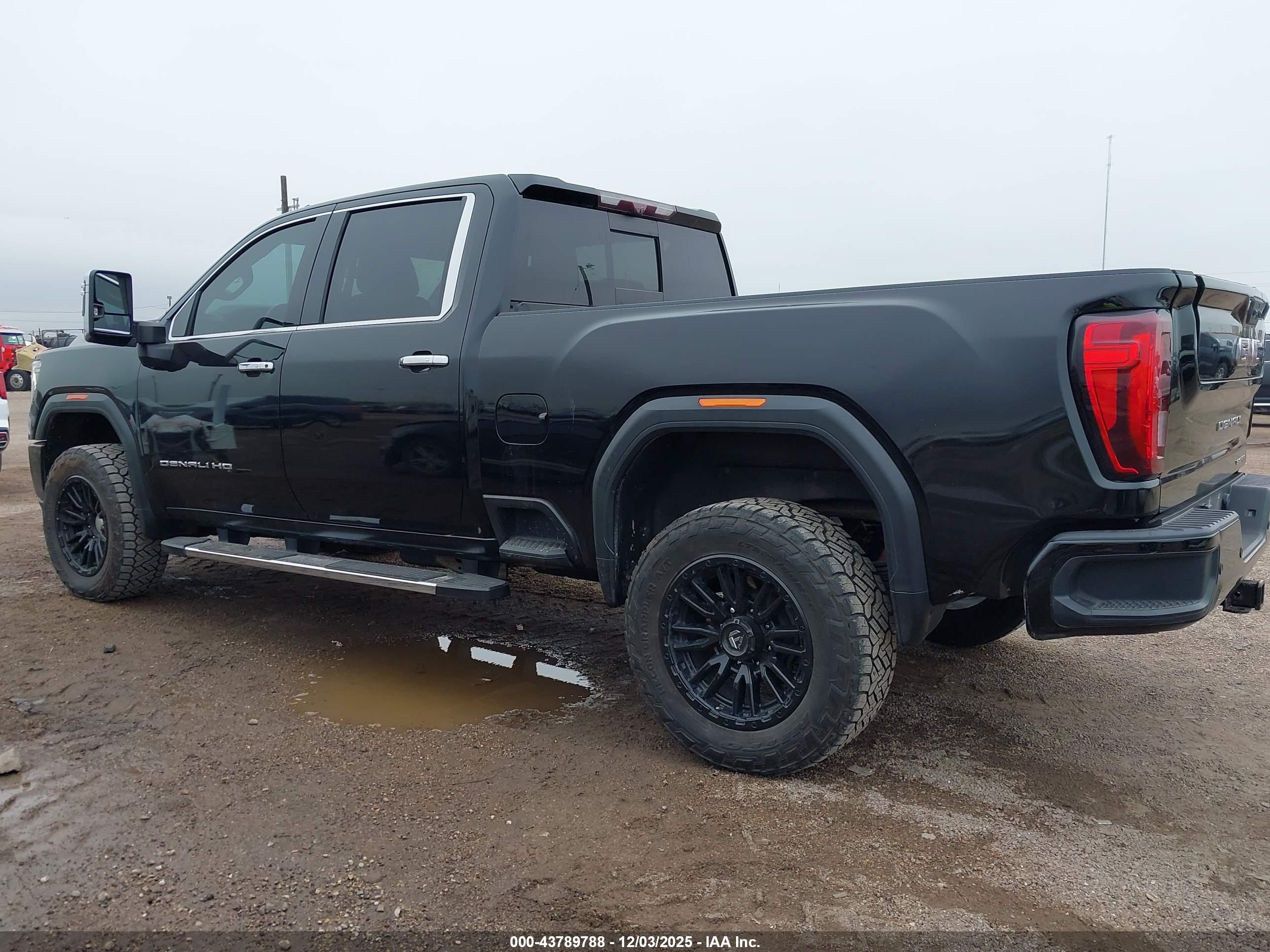 GMC SIERRA image 3