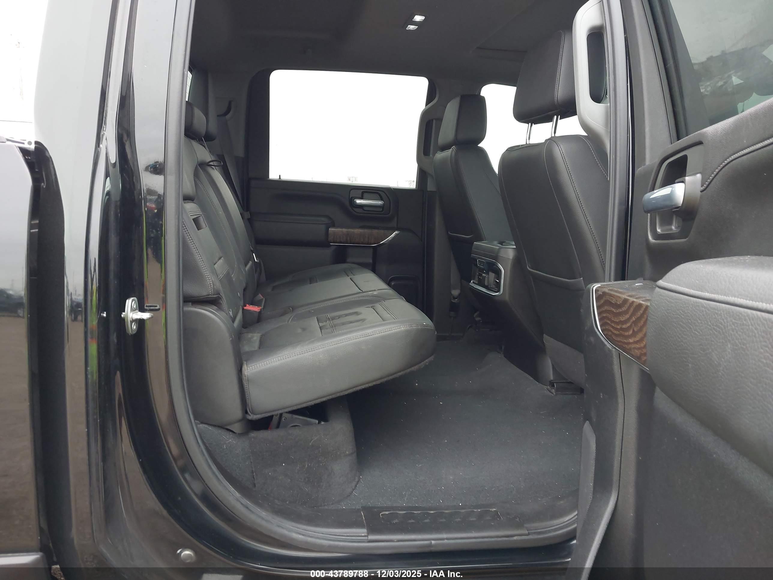 GMC SIERRA image 8