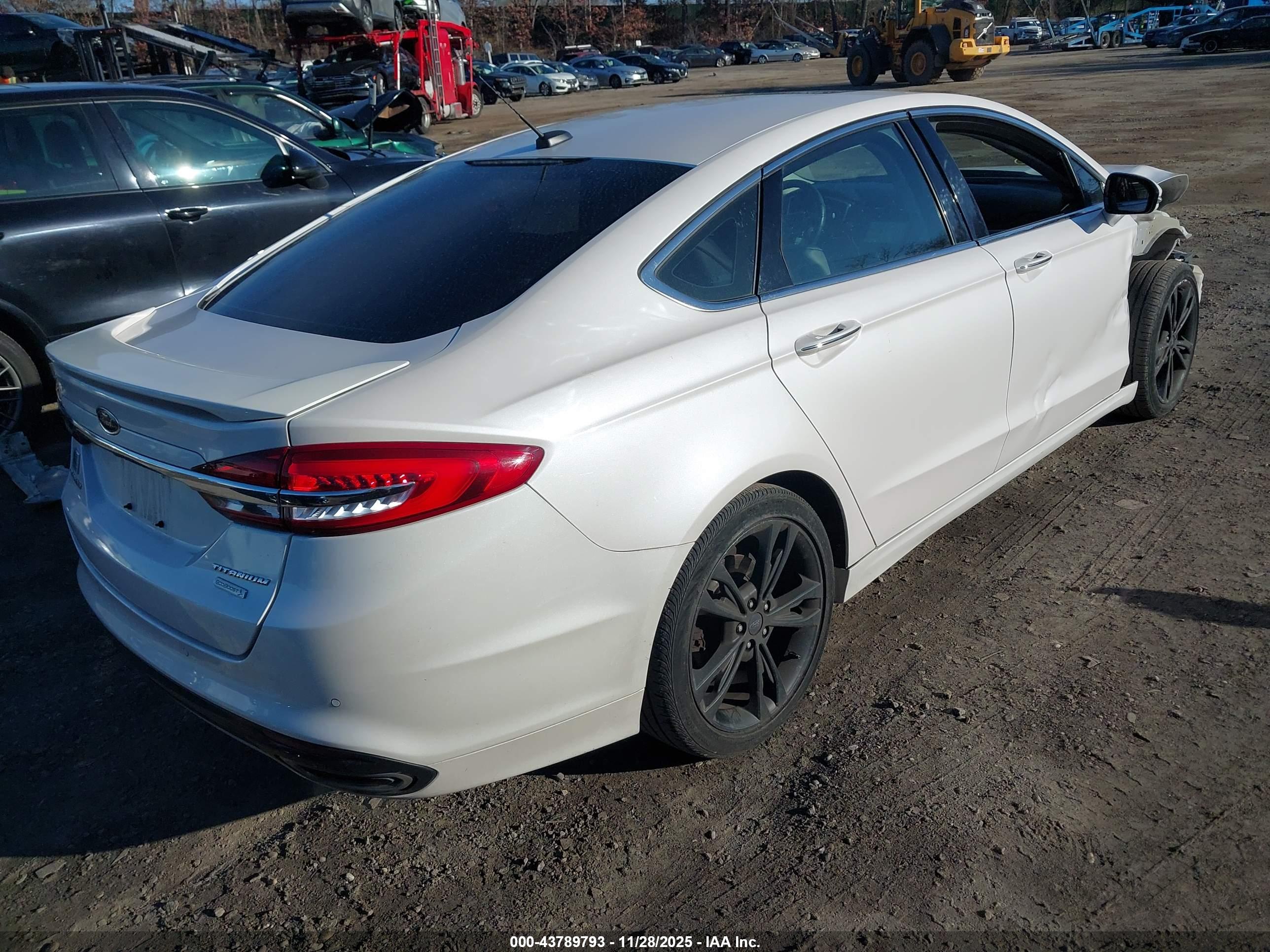 FORD FUSION image 4