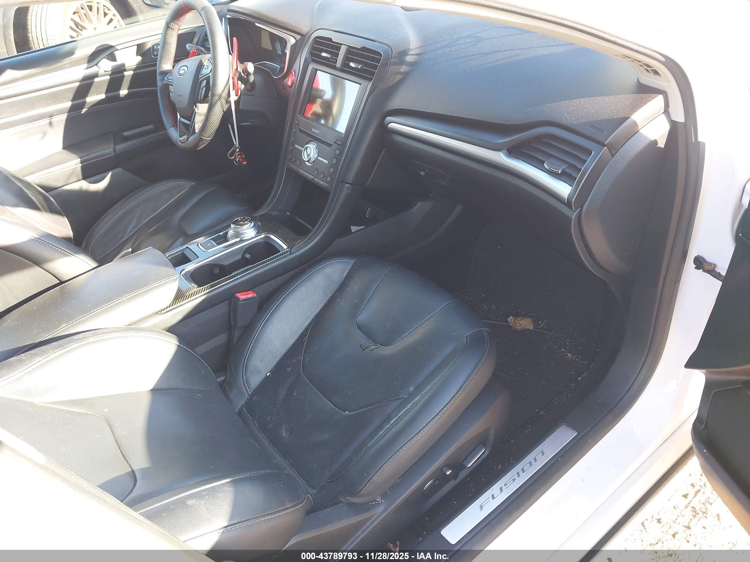 FORD FUSION image 5