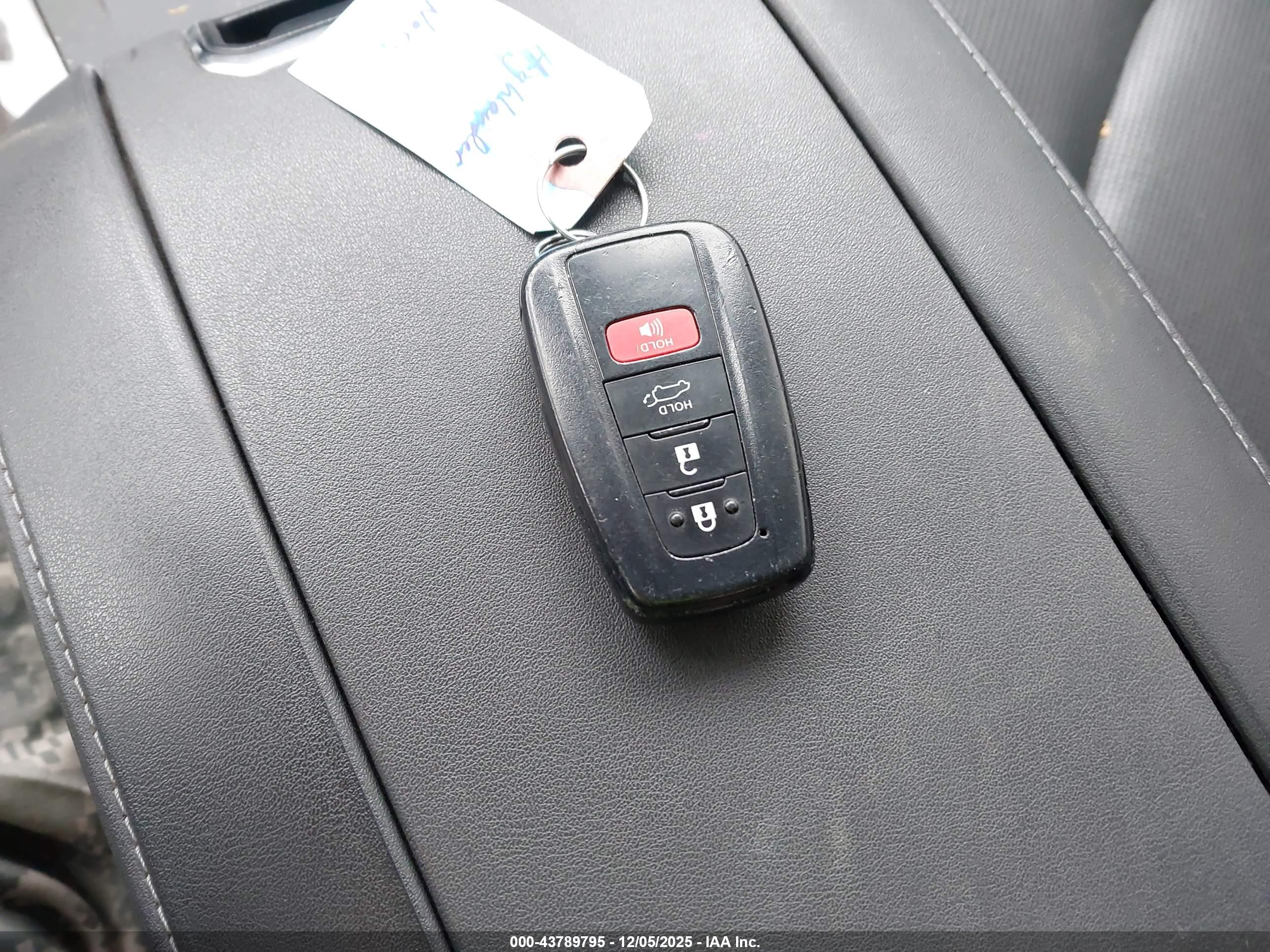TOYOTA HIGHLANDER image 11