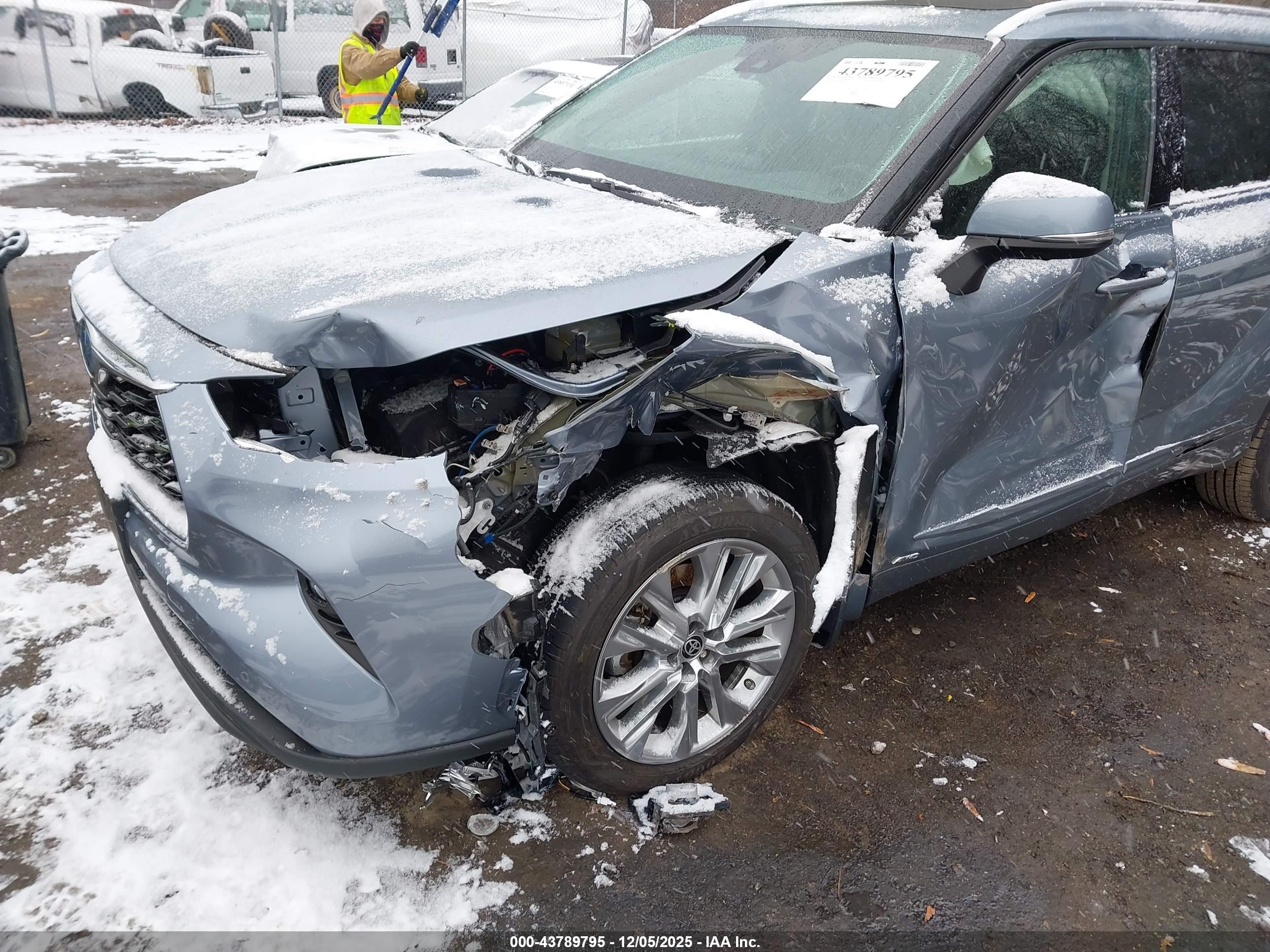 TOYOTA HIGHLANDER image 6