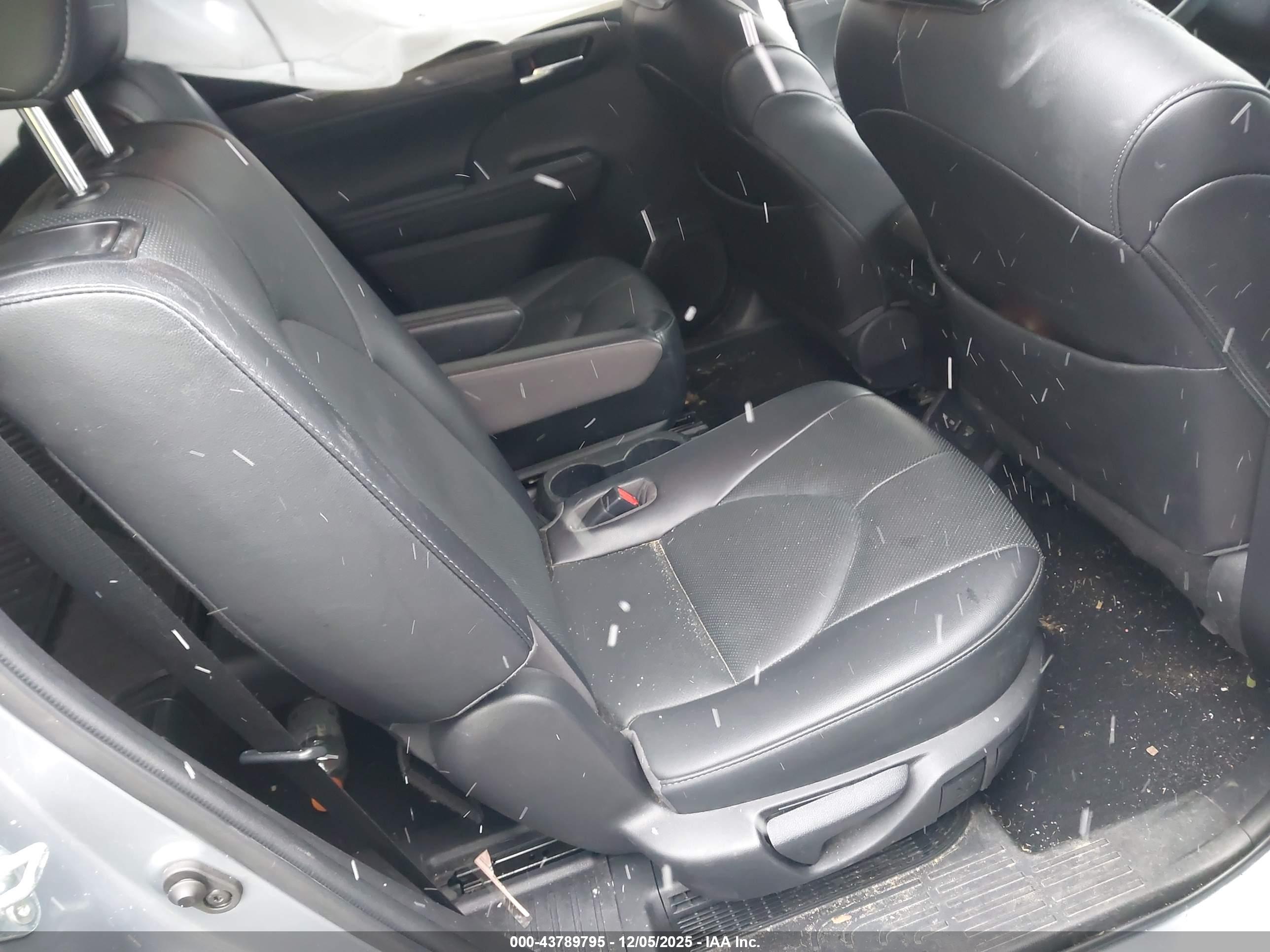 TOYOTA HIGHLANDER image 8