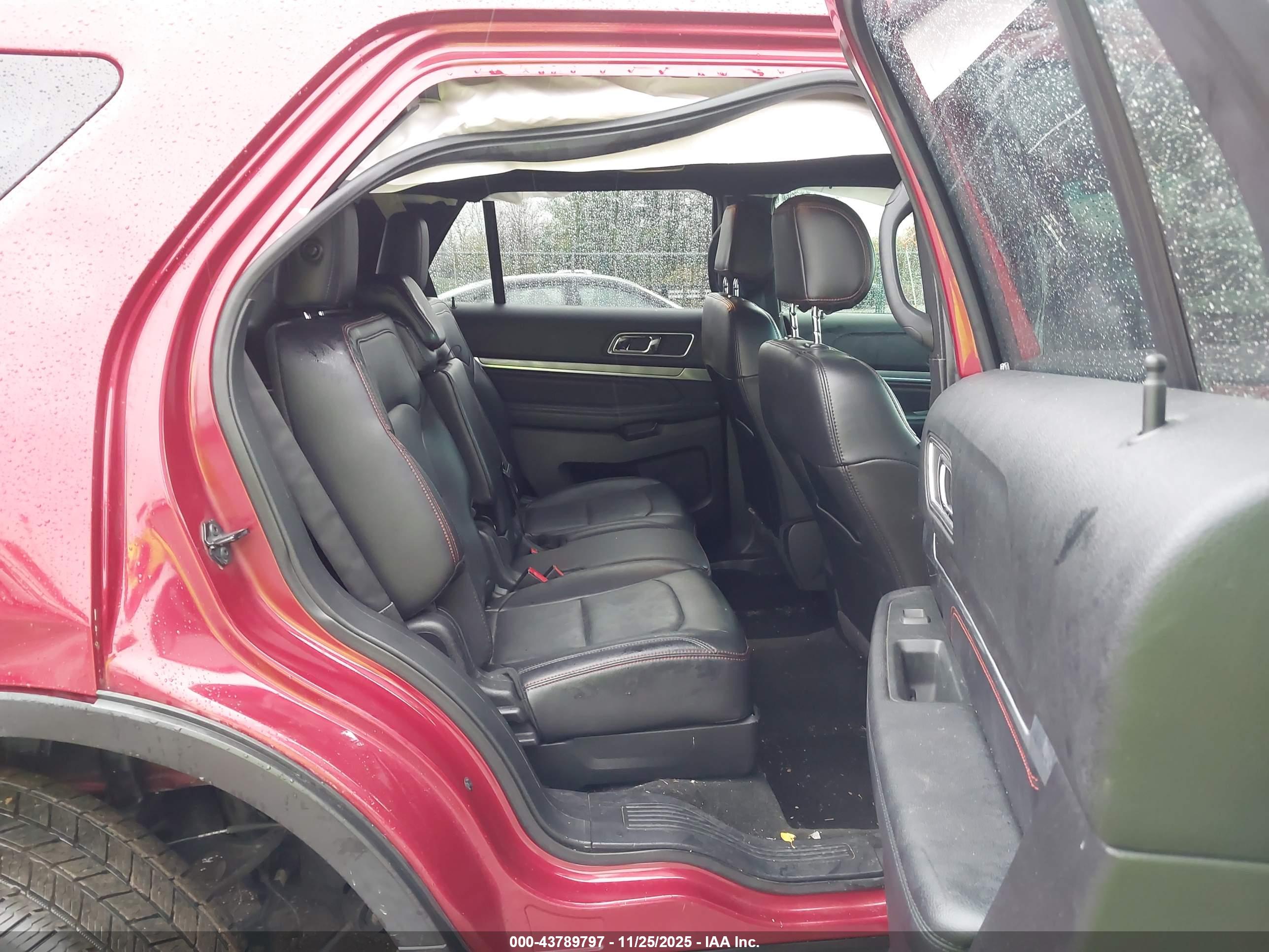 FORD EXPLORER image 8