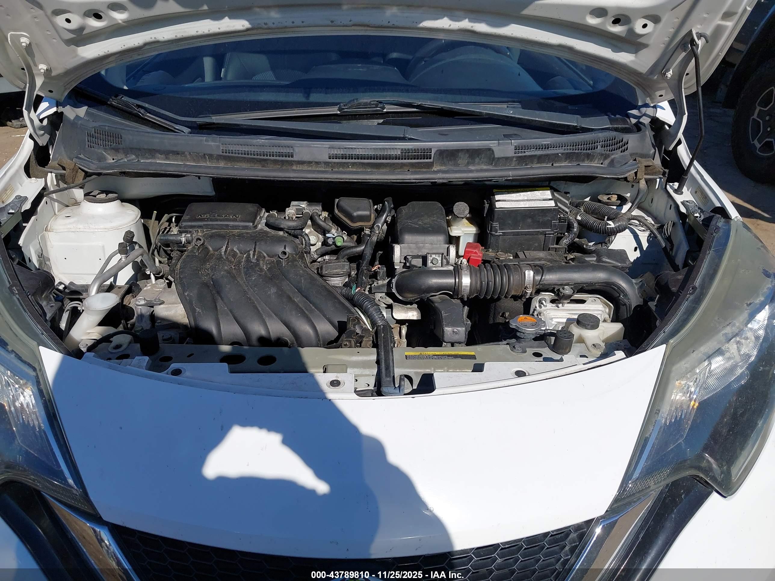 NISSAN VERSA image 10