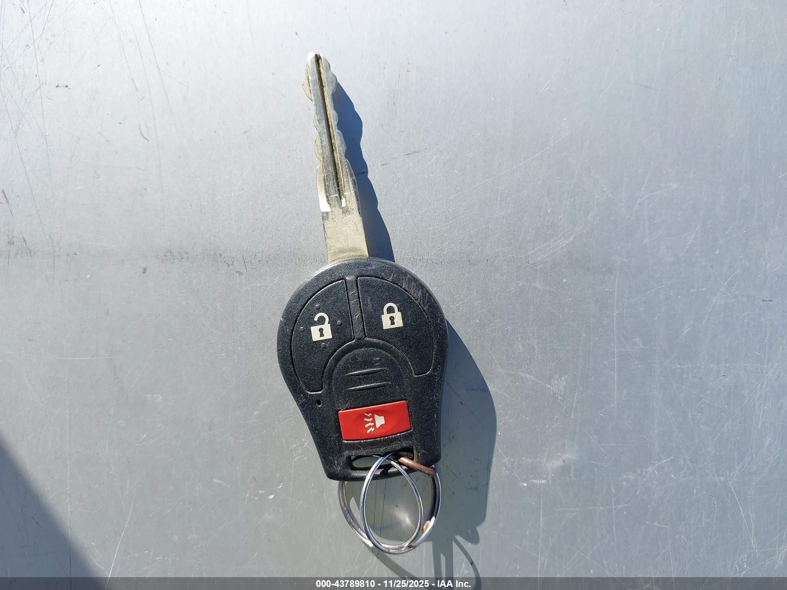 NISSAN VERSA image 11
