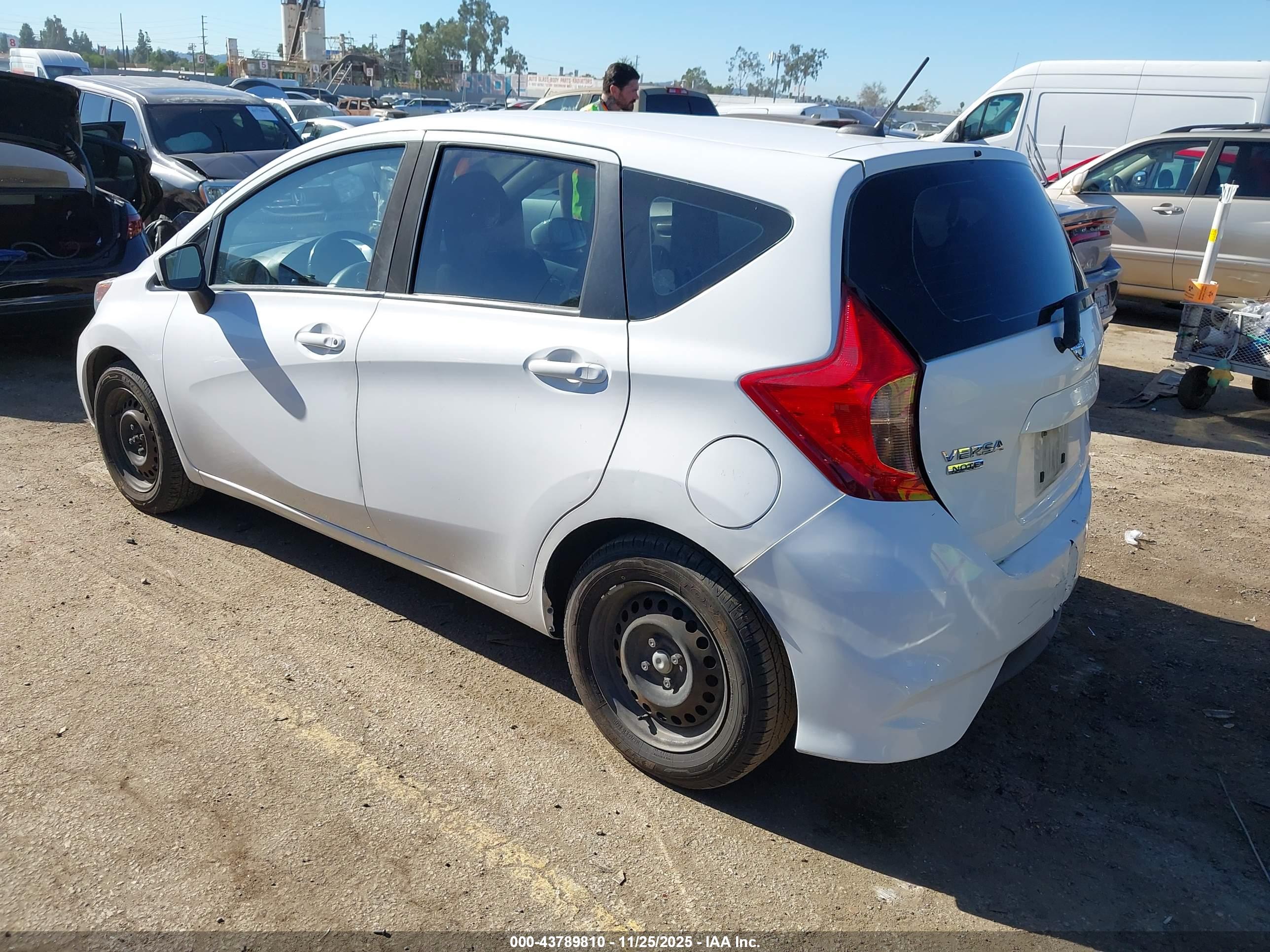 NISSAN VERSA image 3