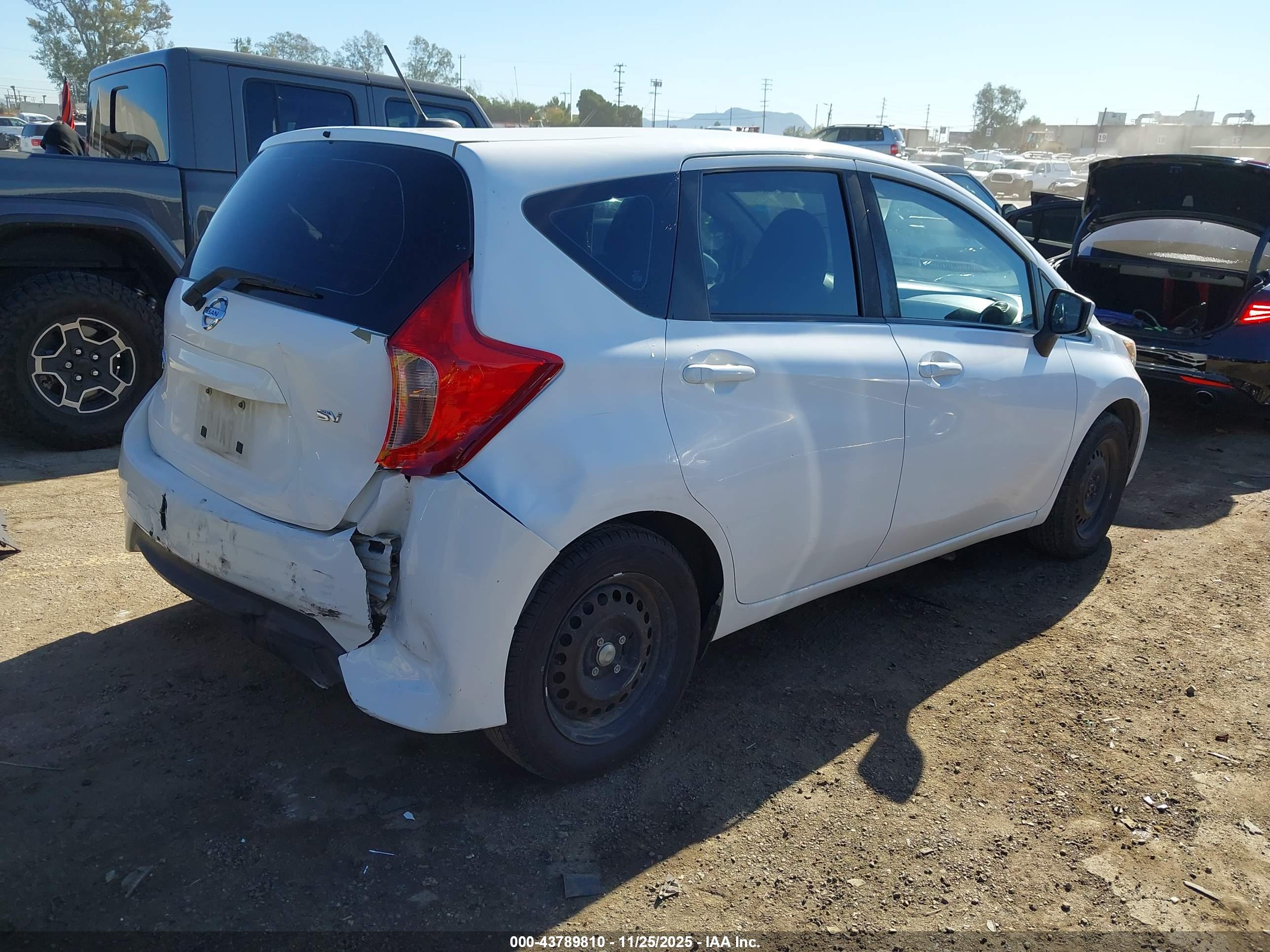 NISSAN VERSA image 4