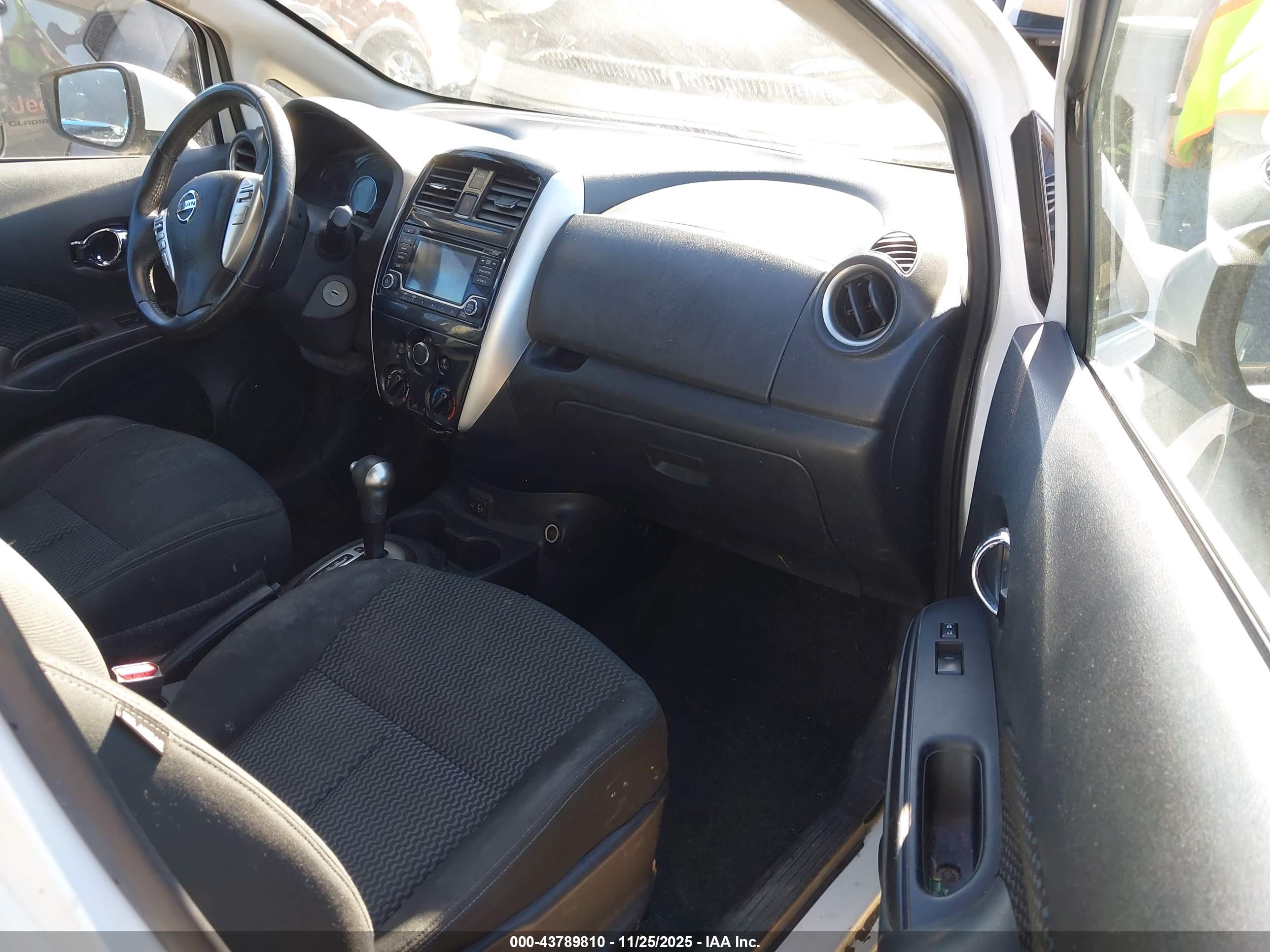 NISSAN VERSA image 5