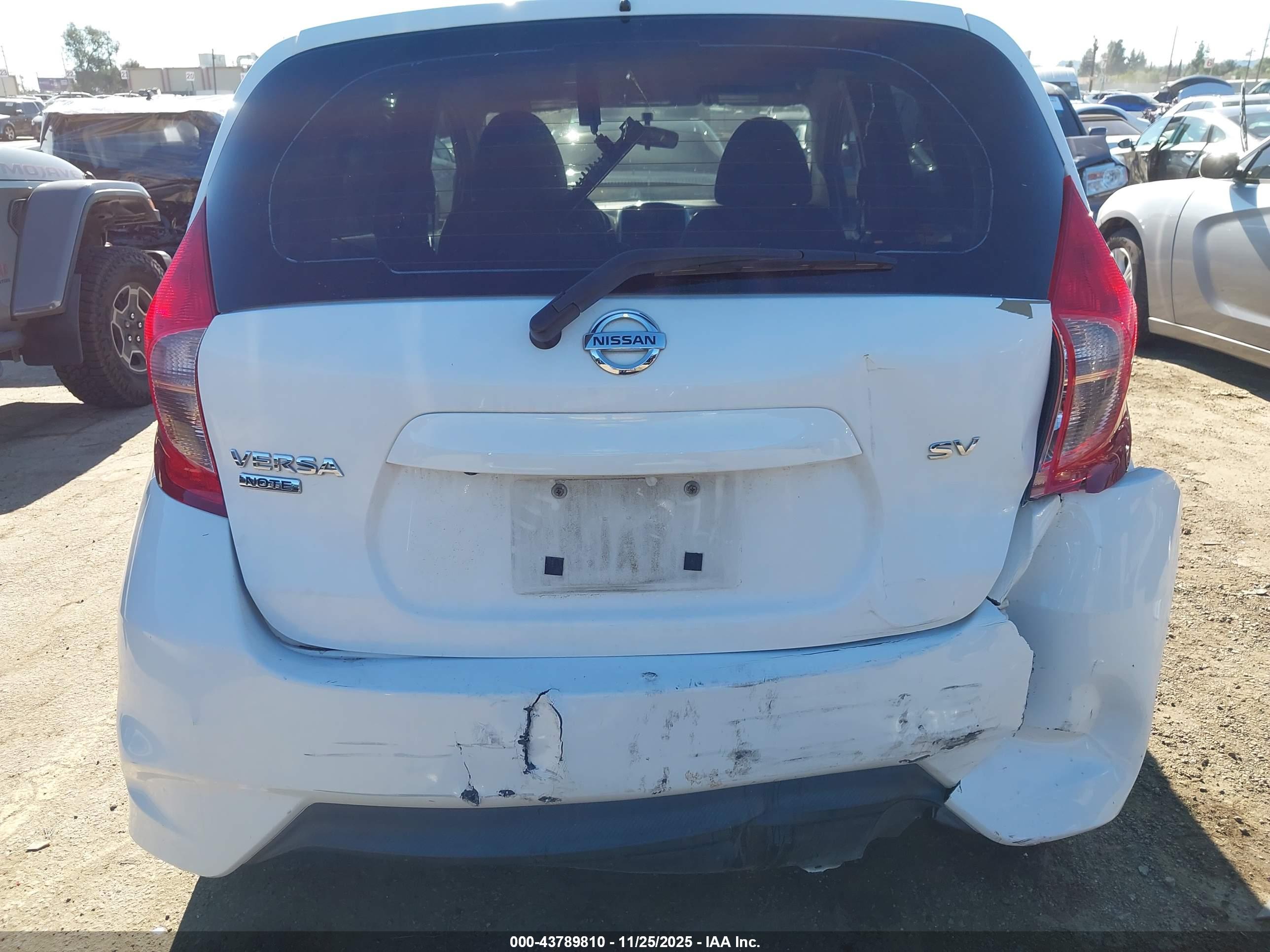 NISSAN VERSA image 6