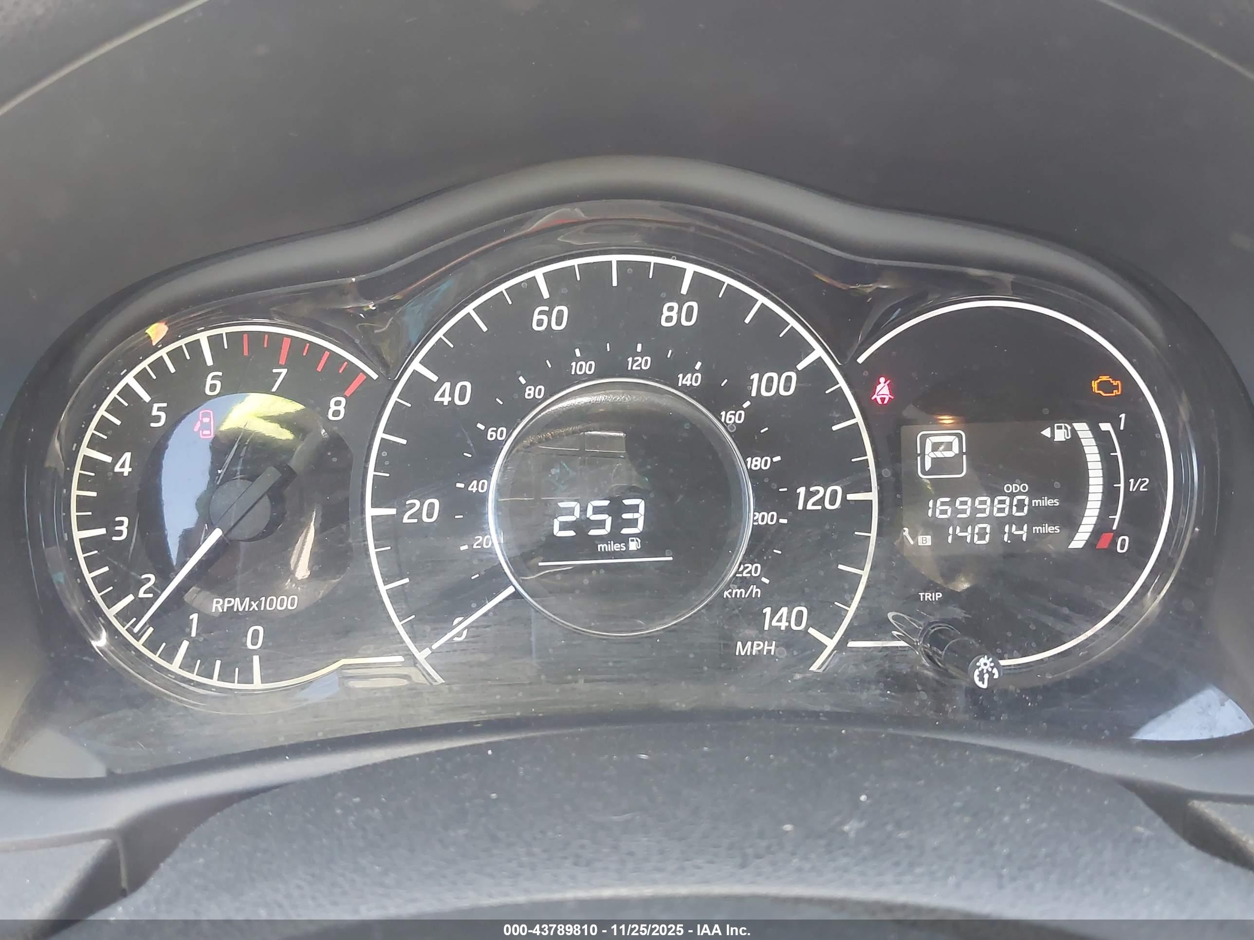 NISSAN VERSA image 7