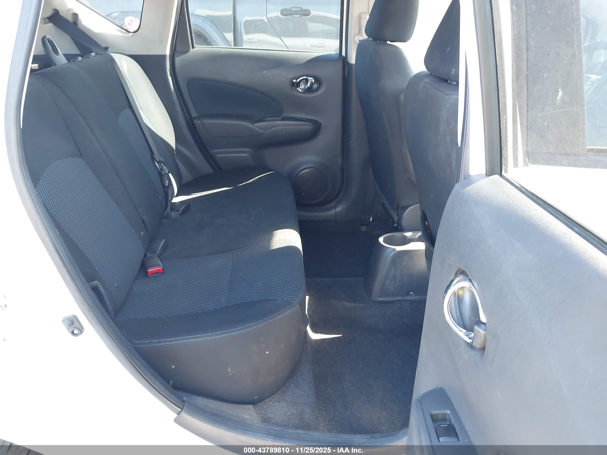 NISSAN VERSA image 8