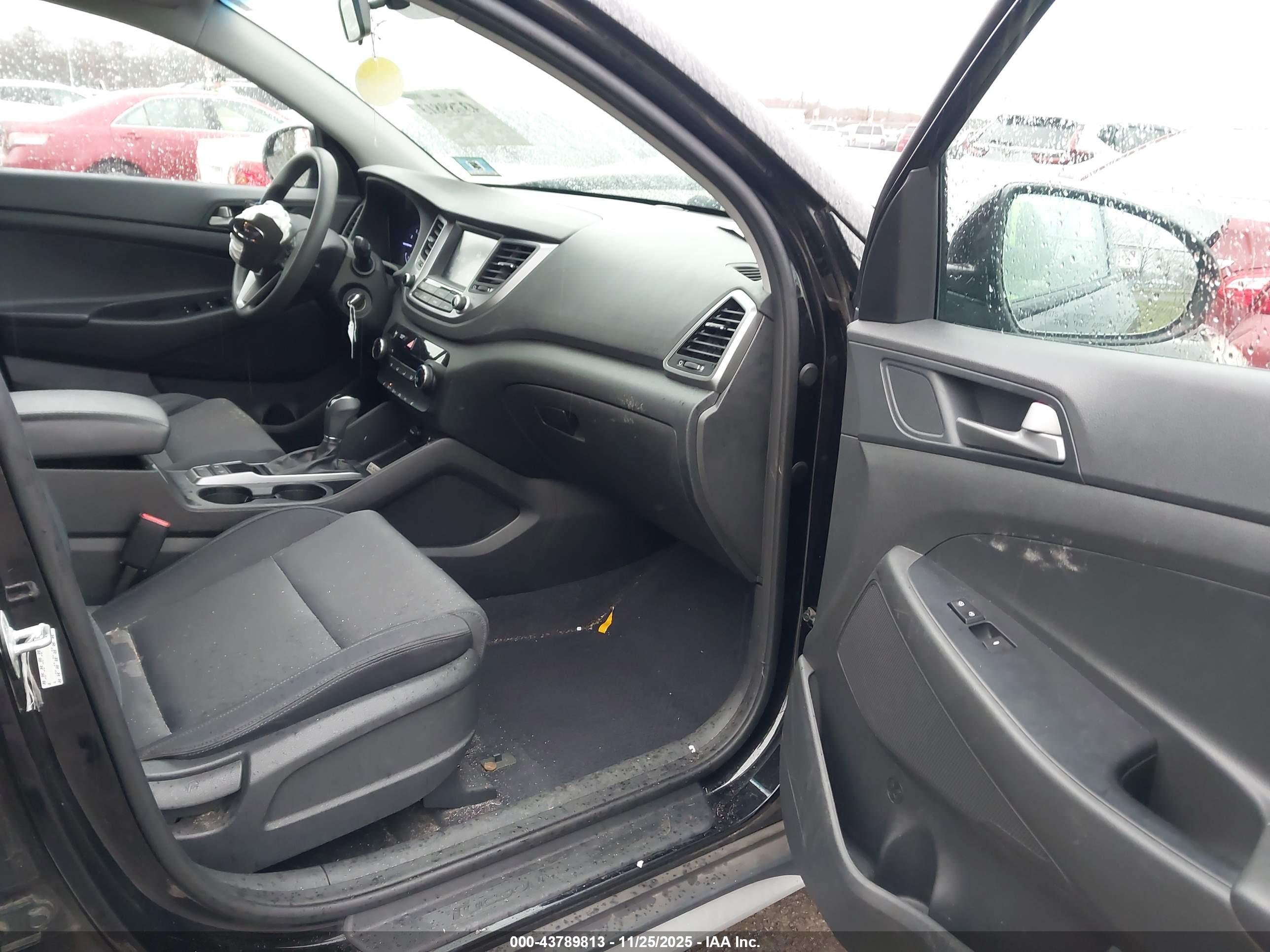 HYUNDAI TUCSON image 5