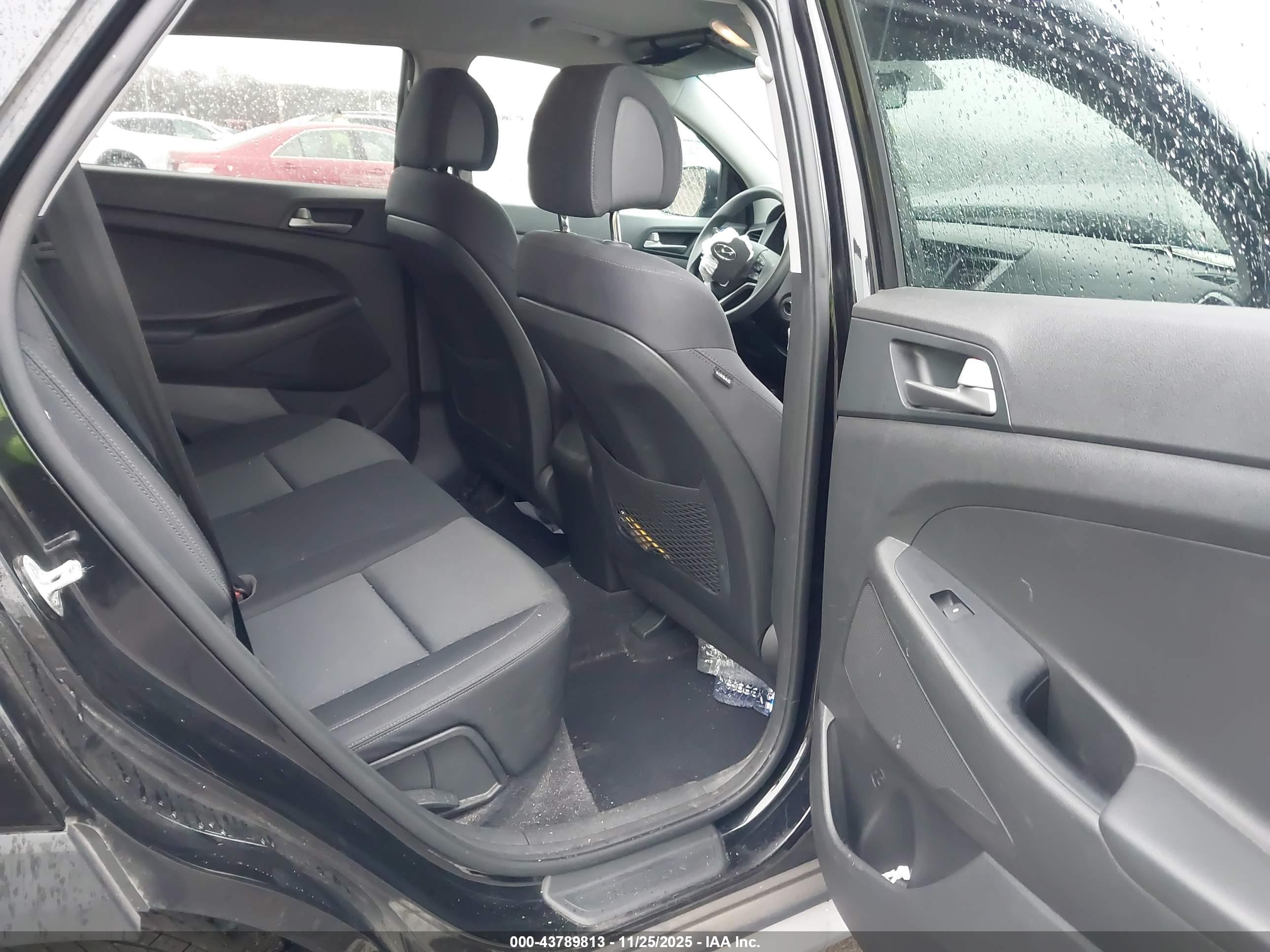 HYUNDAI TUCSON image 8