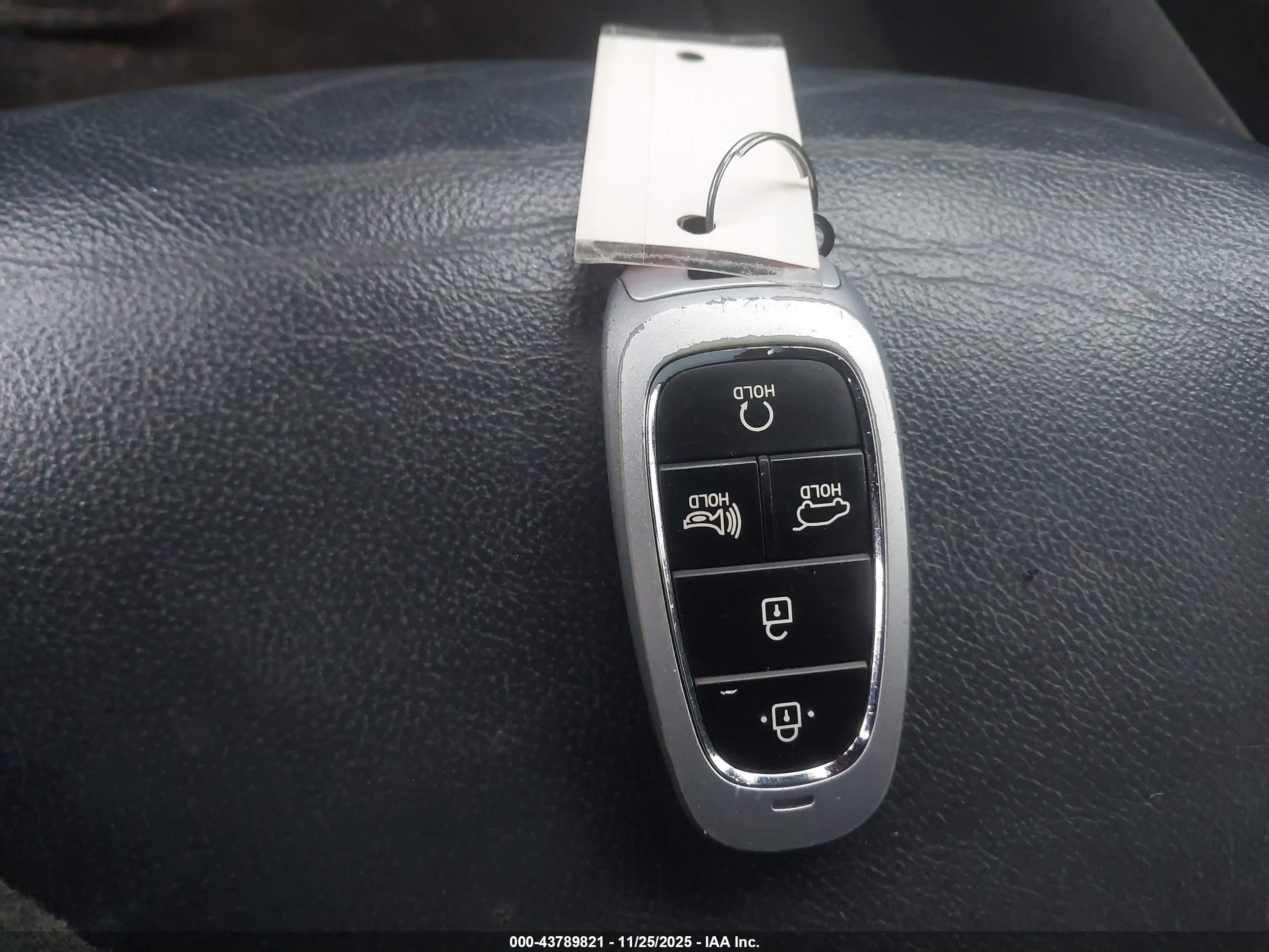 HYUNDAI TUCSON image 11