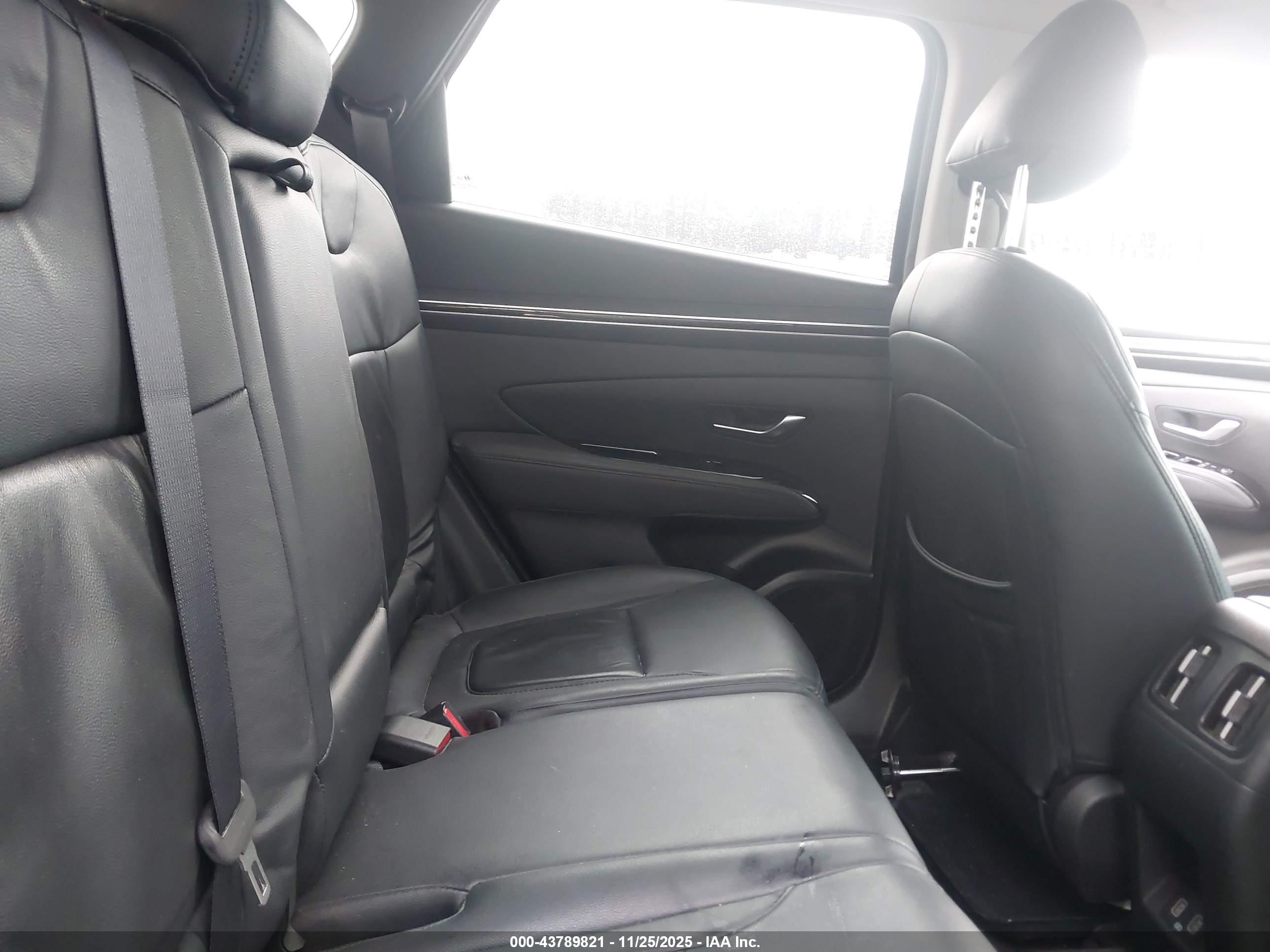 HYUNDAI TUCSON image 8