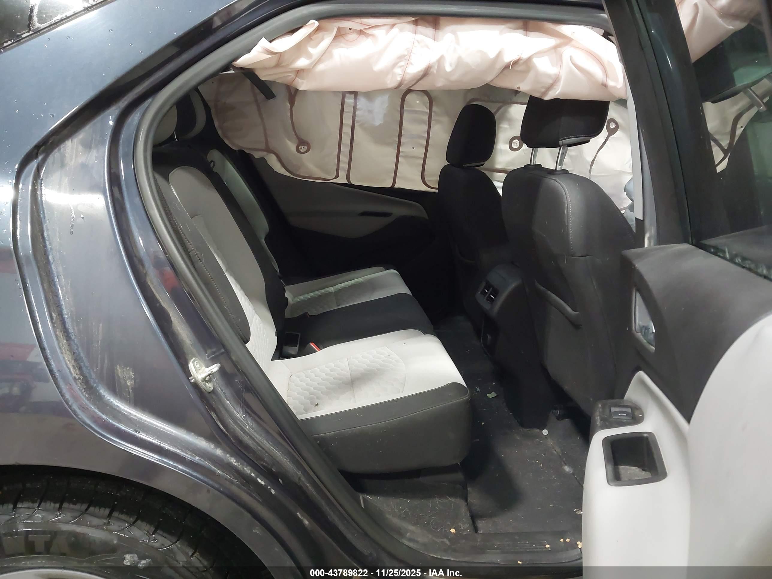 CHEVROLET EQUINOX image 8