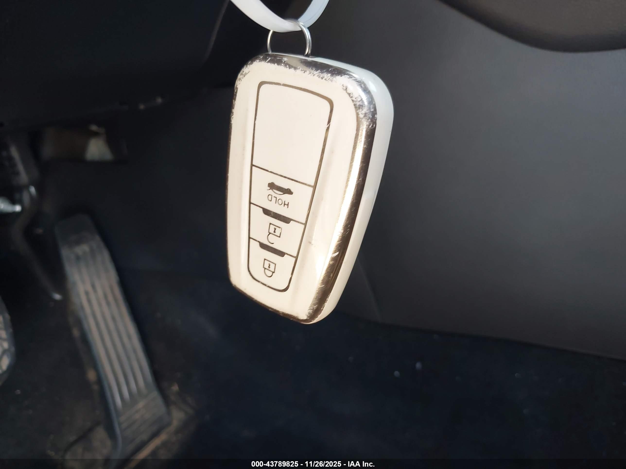 TOYOTA RAV4 image 11