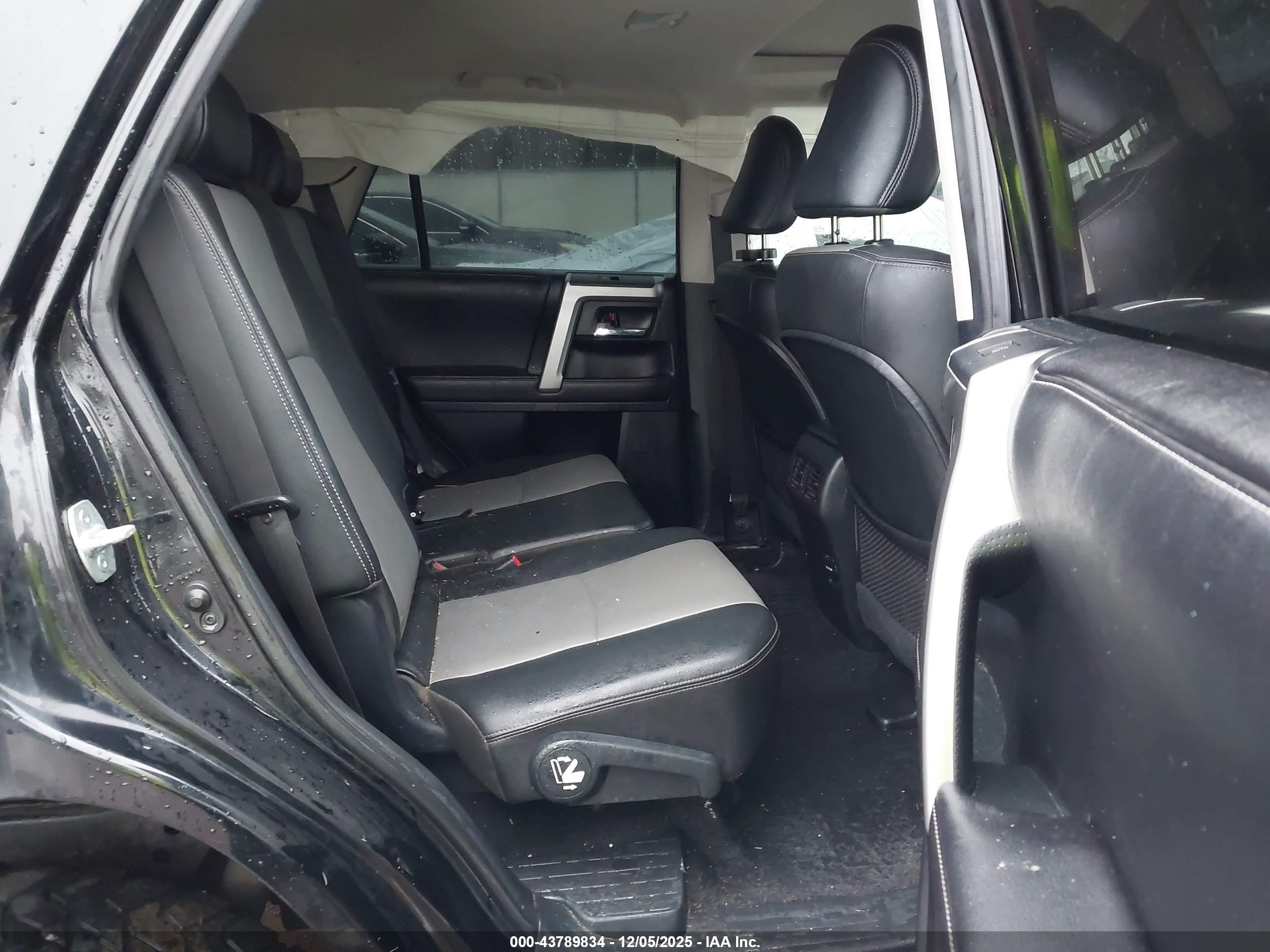 TOYOTA 4RUNNER image 8