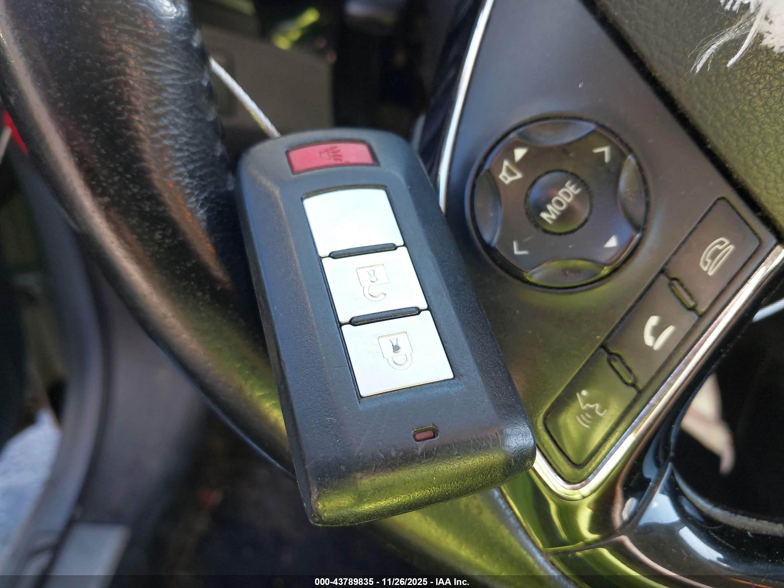 MITSUBISHI OUTLANDER image 11