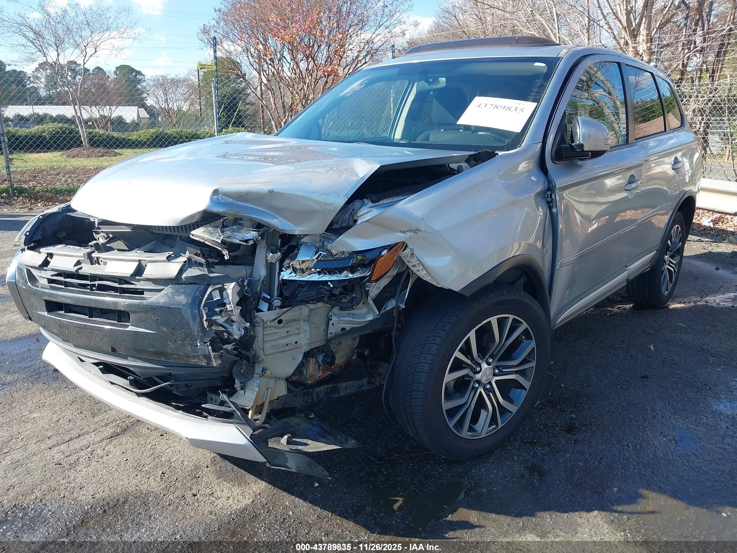 MITSUBISHI OUTLANDER image 2