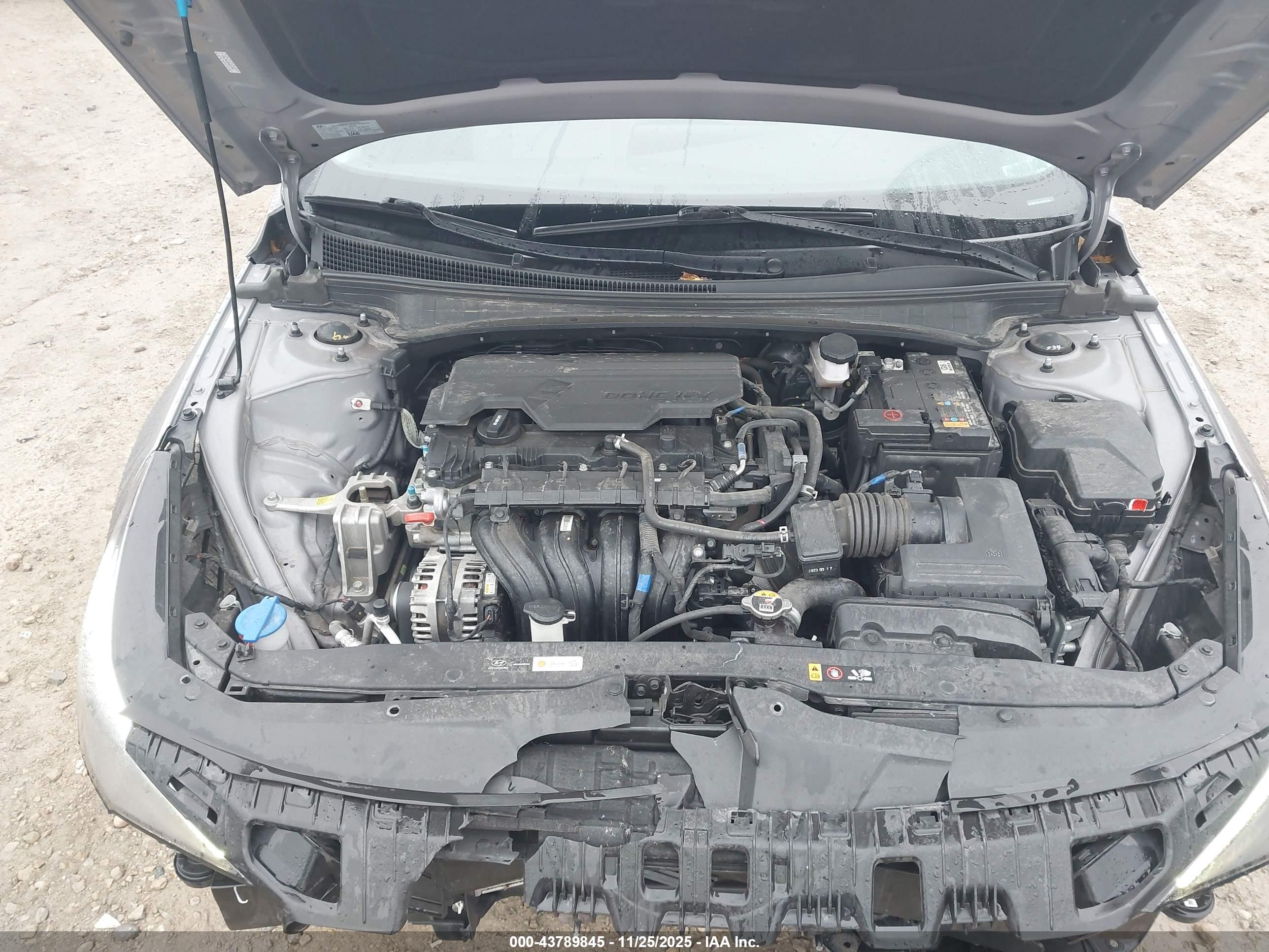 HYUNDAI ELANTRA image 10