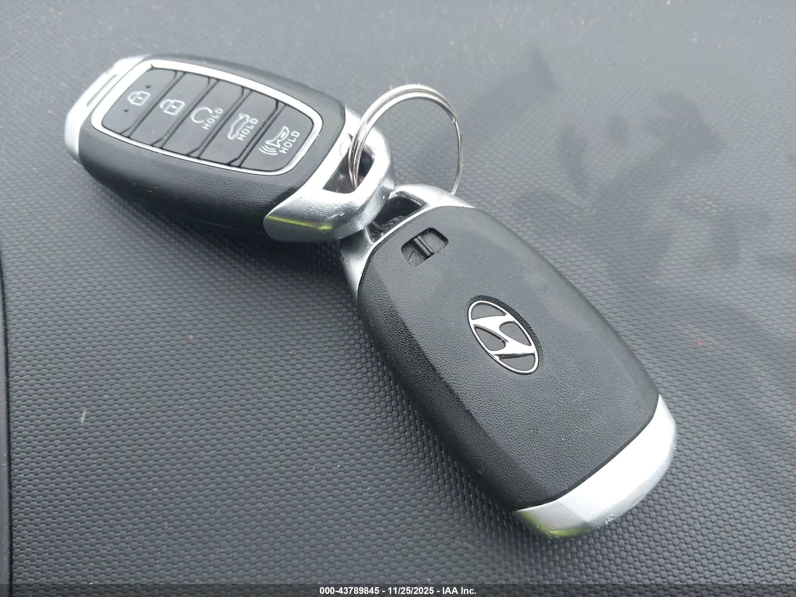 HYUNDAI ELANTRA image 11