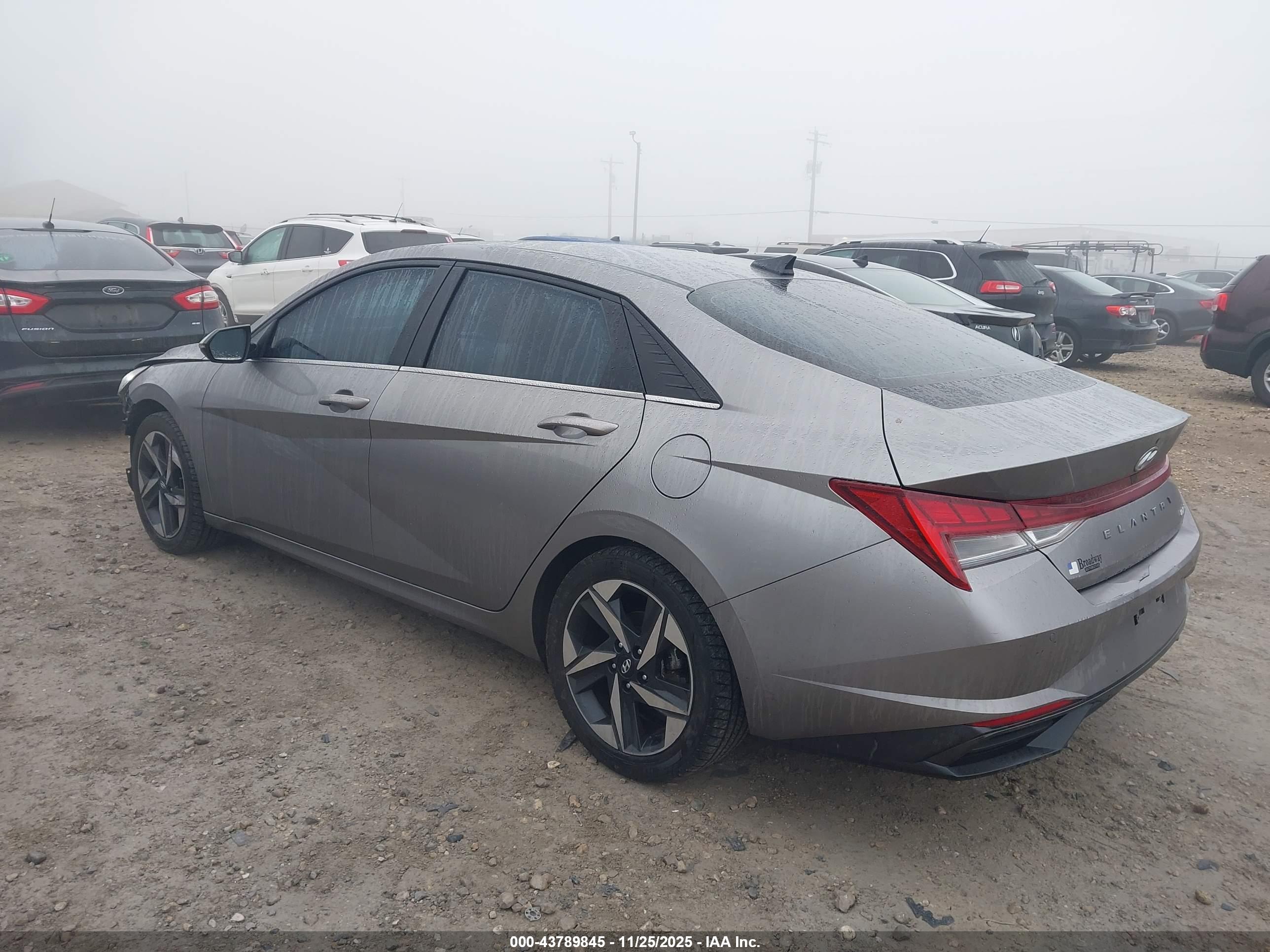 HYUNDAI ELANTRA image 3