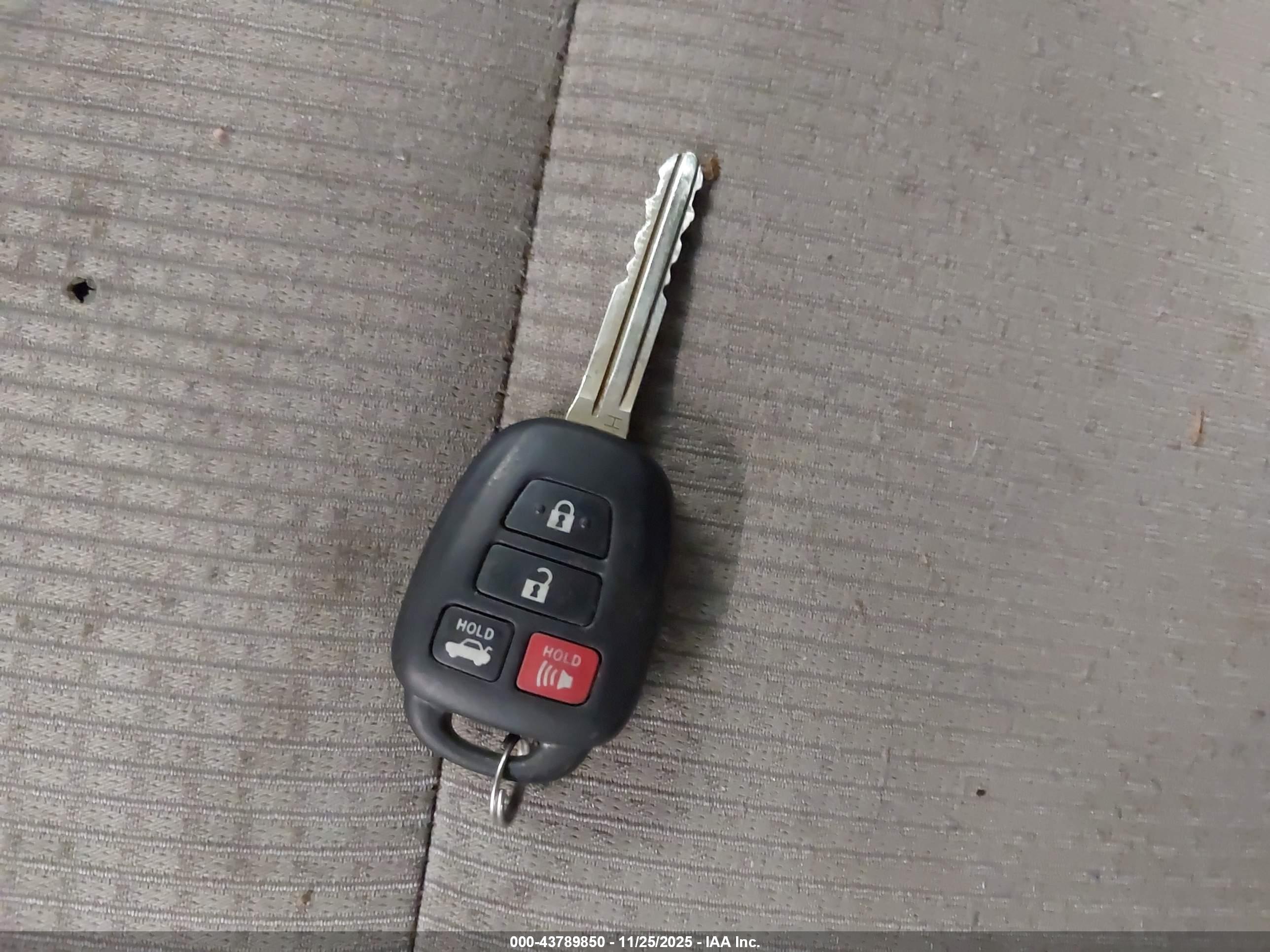 TOYOTA CAMRY image 11