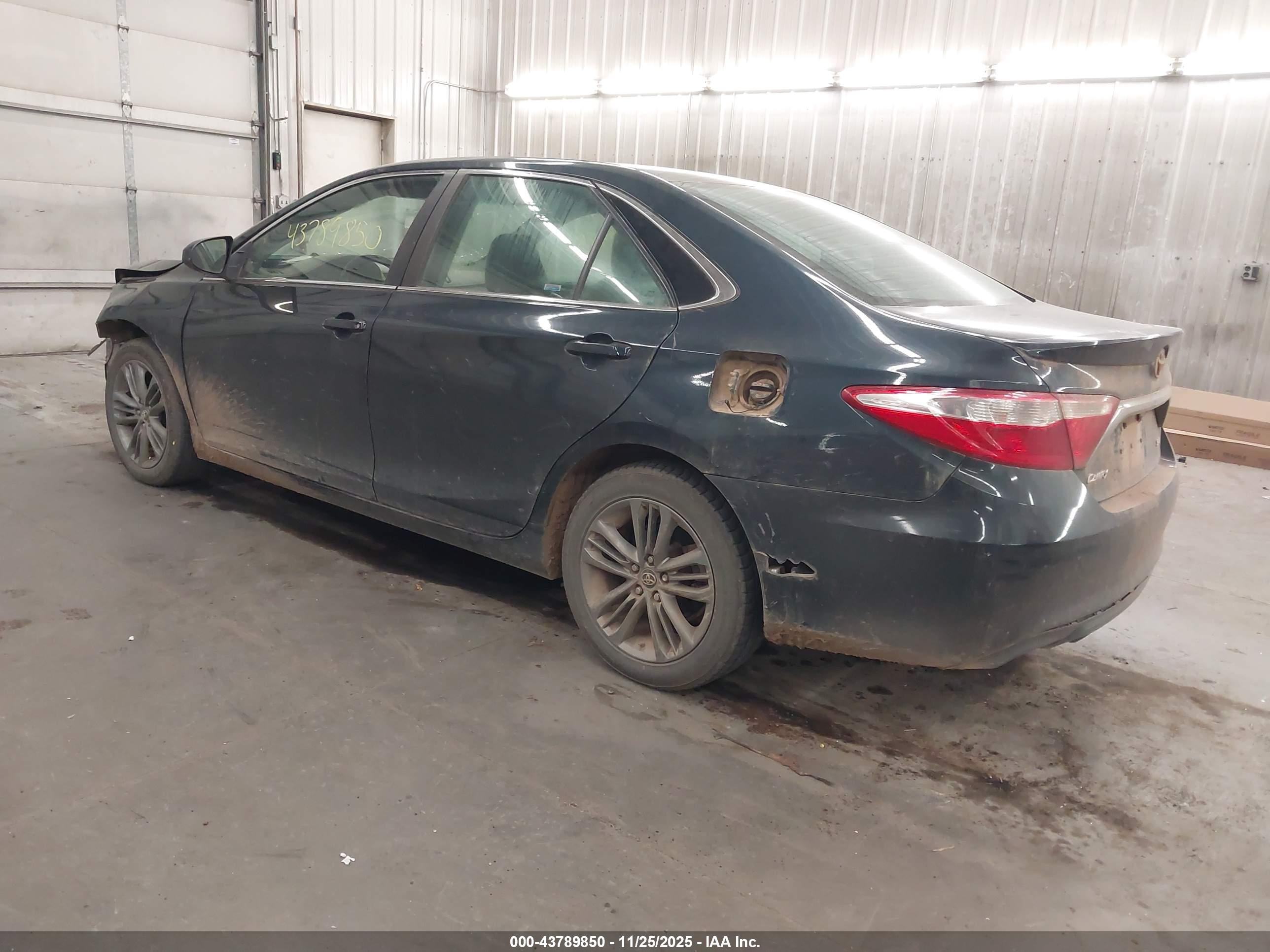 TOYOTA CAMRY image 3