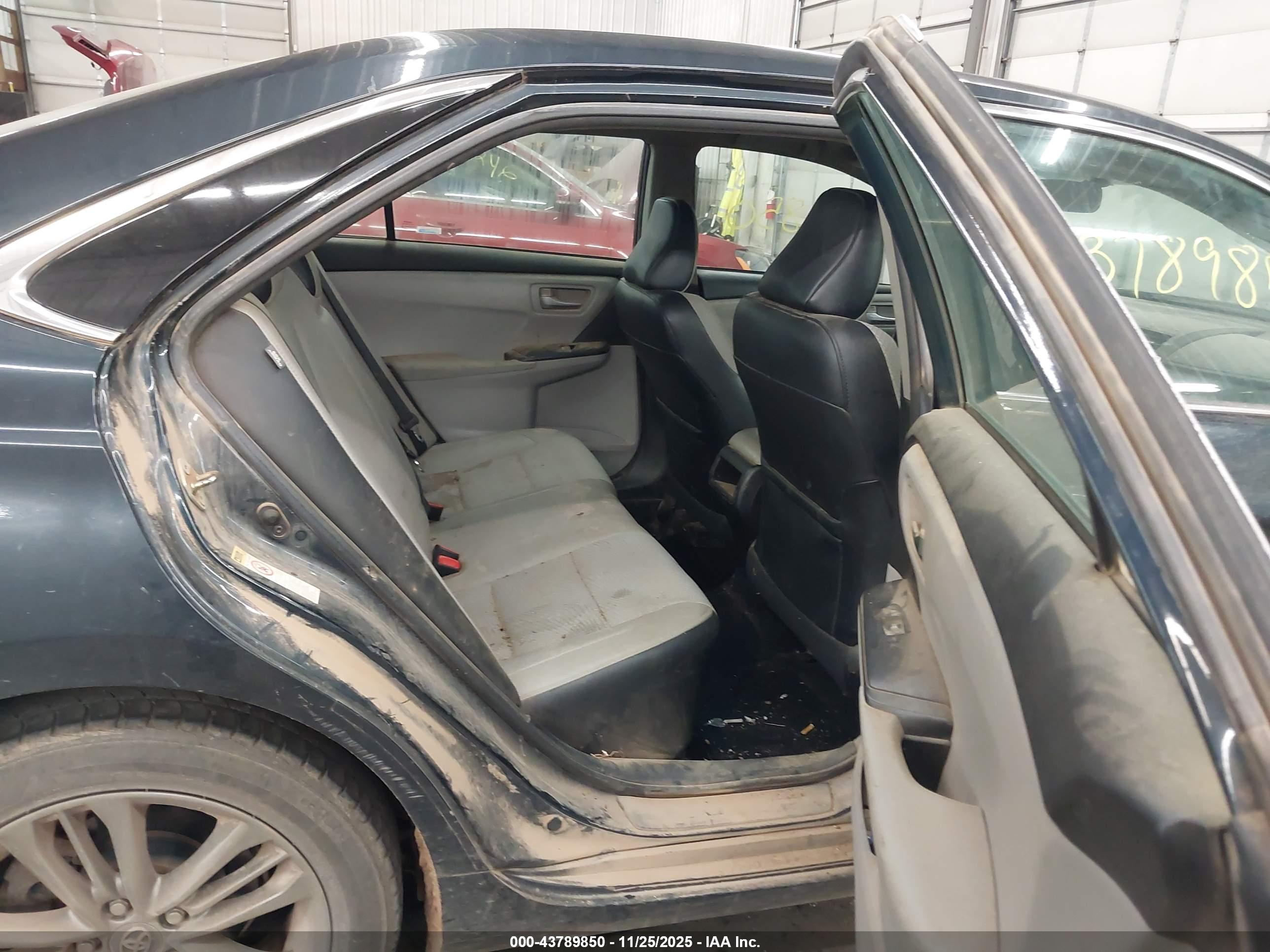 TOYOTA CAMRY image 8