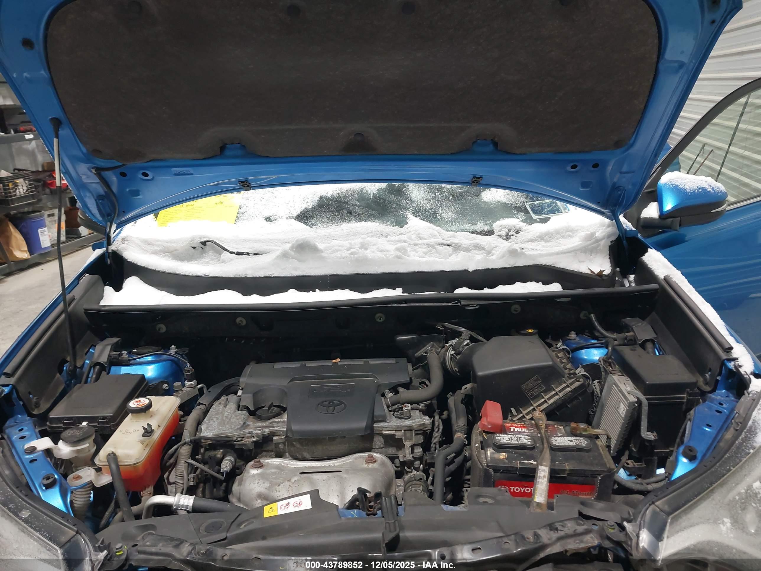 TOYOTA RAV4 image 10