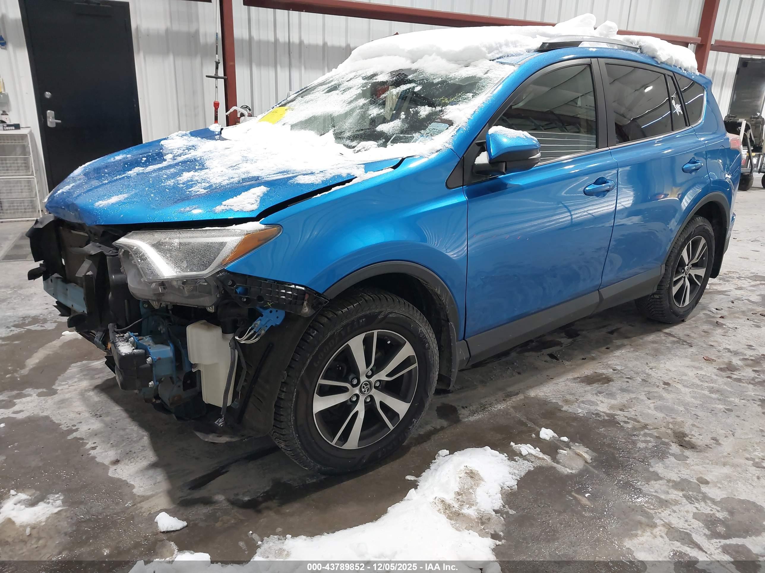 TOYOTA RAV4 image 2