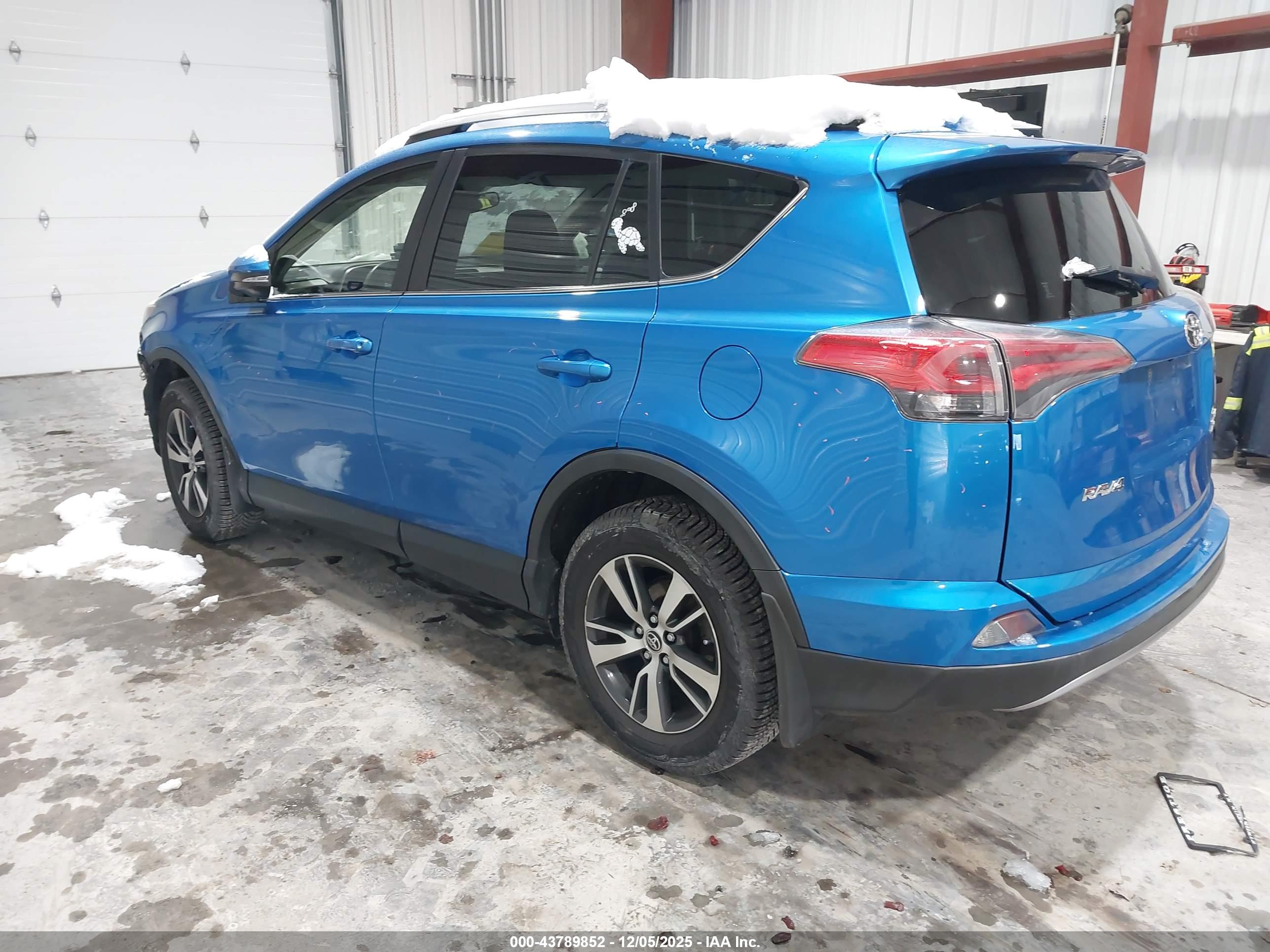 TOYOTA RAV4 image 3