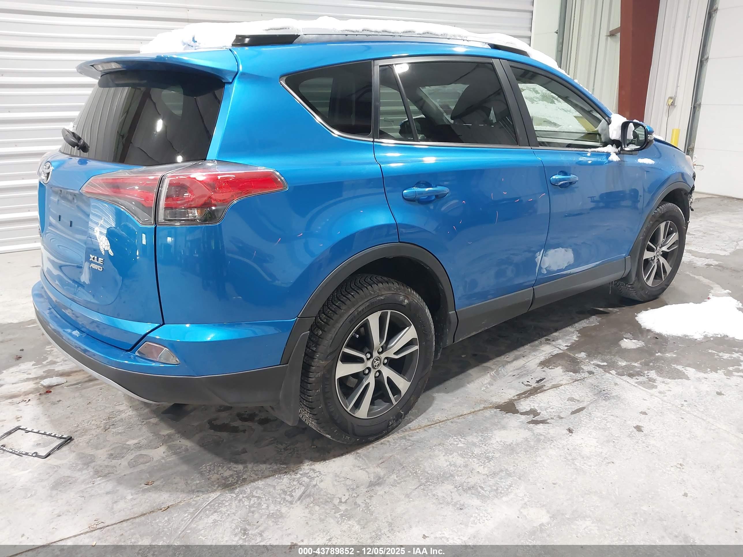TOYOTA RAV4 image 4