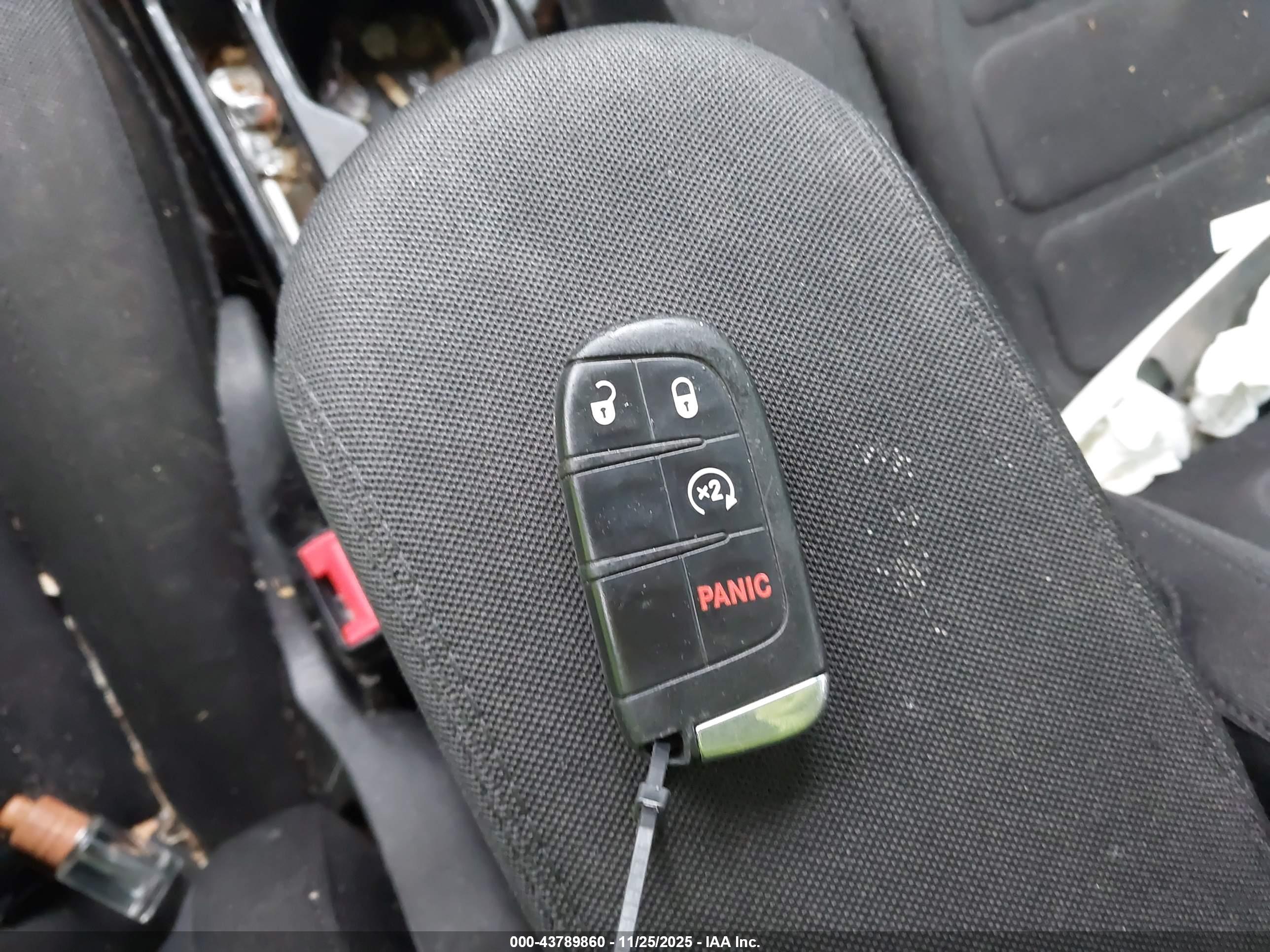 JEEP RENEGADE image 11