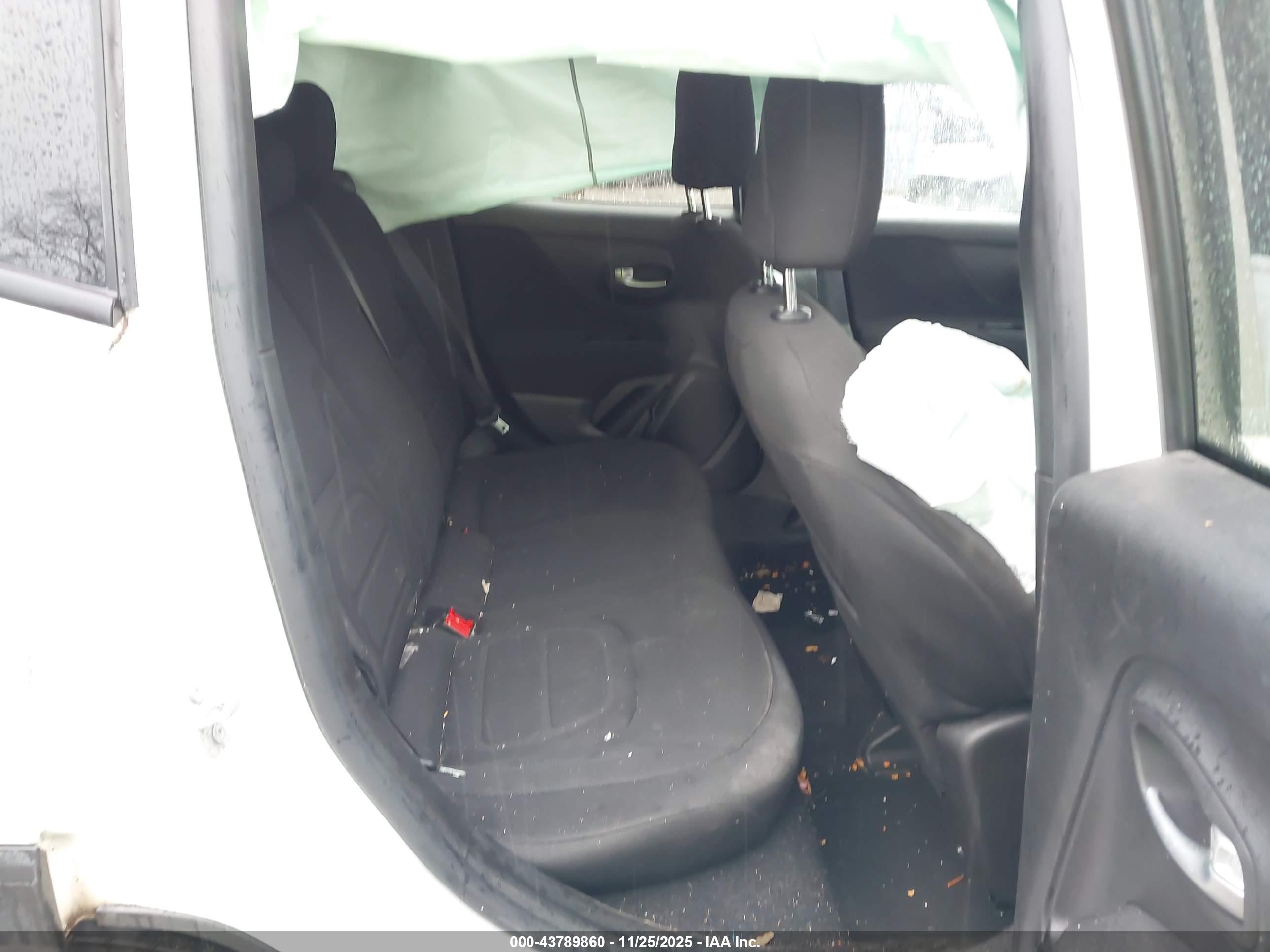 JEEP RENEGADE image 8