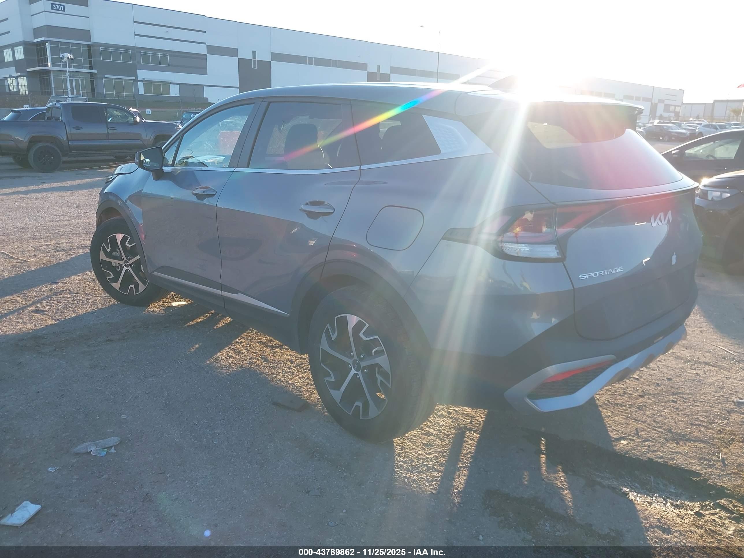 KIA SPORTAGE image 3